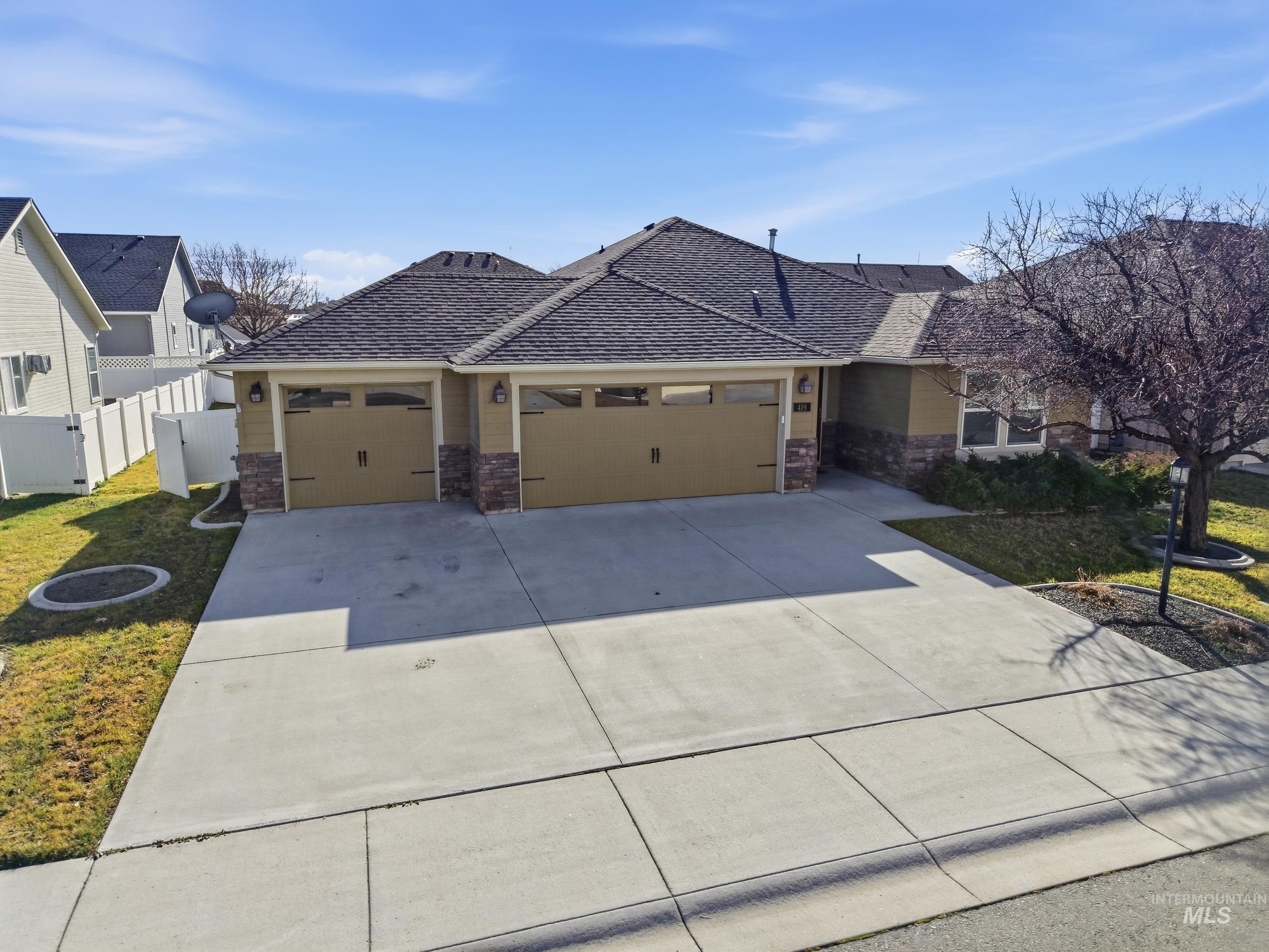 419 W Thornwood St, Nampa, Idaho 83686, 3 Bedrooms, 2 Bathrooms, Residential For Sale, Price $440,000,MLS 98974523