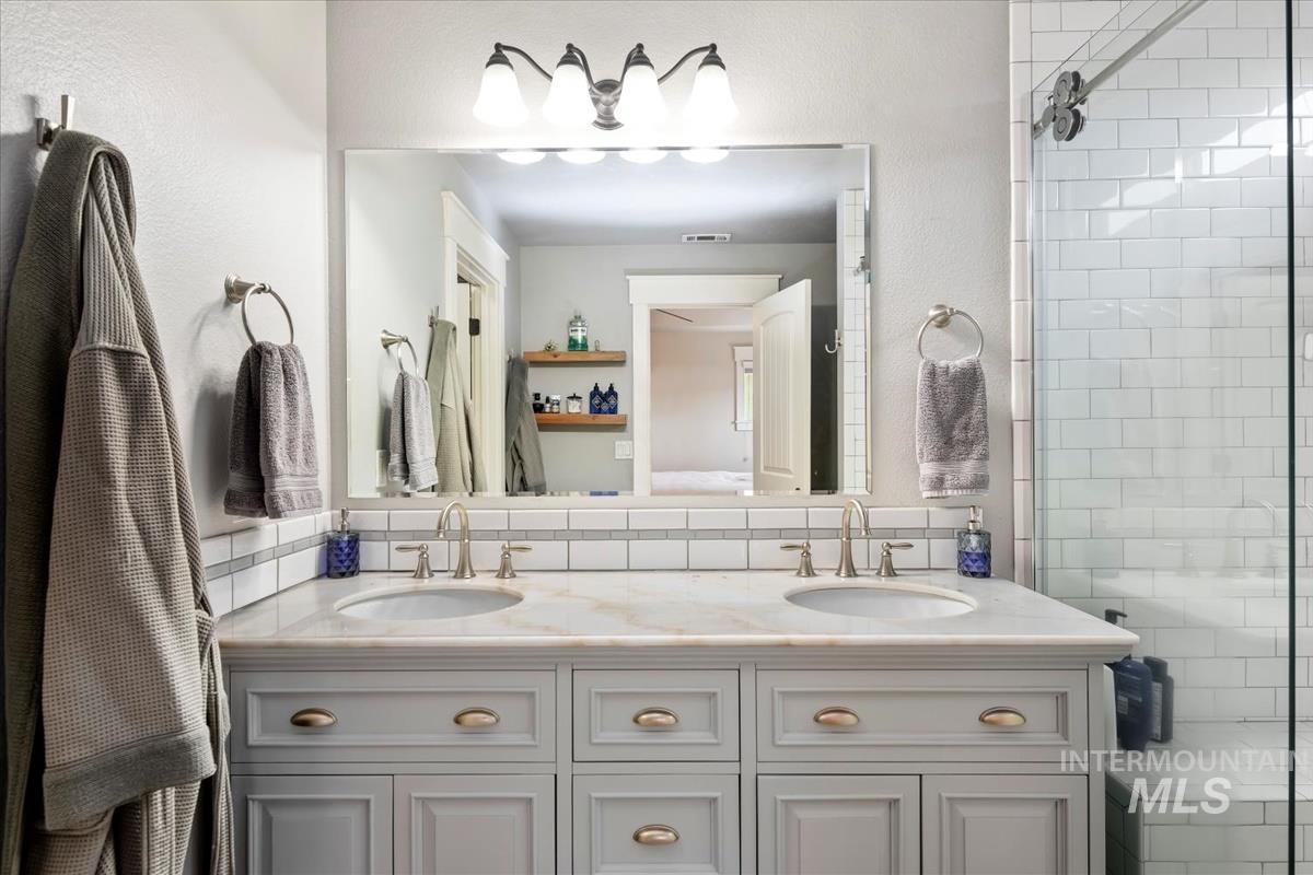 3637 N Park Crossing, Meridian, Idaho 83646, 4 Bedrooms, 2.5 Bathrooms, Residential For Sale, Price $549,900,MLS 98974525