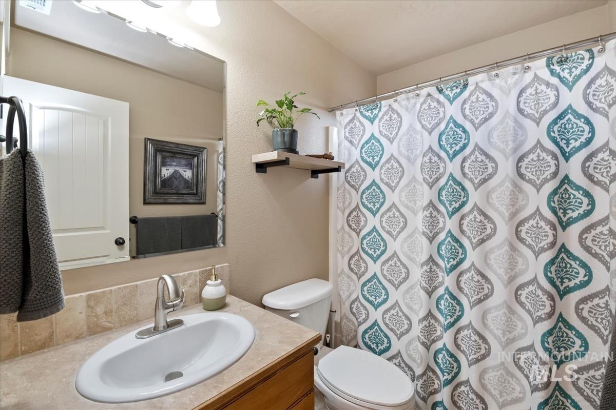 3637 N Park Crossing, Meridian, Idaho 83646, 4 Bedrooms, 2.5 Bathrooms, Residential For Sale, Price $549,900,MLS 98974525