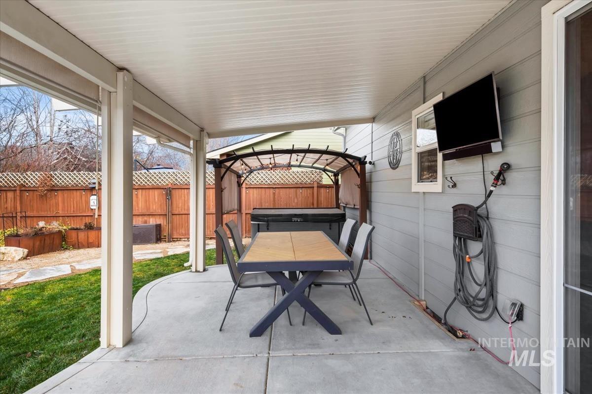 3637 N Park Crossing, Meridian, Idaho 83646, 4 Bedrooms, 2.5 Bathrooms, Residential For Sale, Price $549,900,MLS 98974525