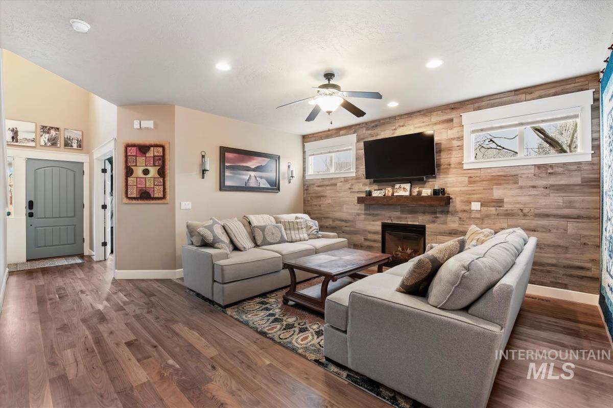 3637 N Park Crossing, Meridian, Idaho 83646, 4 Bedrooms, 2.5 Bathrooms, Residential For Sale, Price $549,900,MLS 98974525