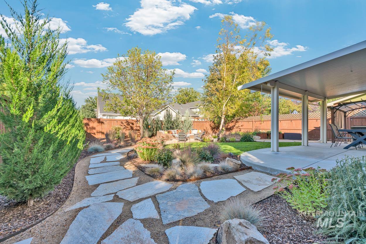 3637 N Park Crossing, Meridian, Idaho 83646, 4 Bedrooms, 2.5 Bathrooms, Residential For Sale, Price $549,900,MLS 98974525