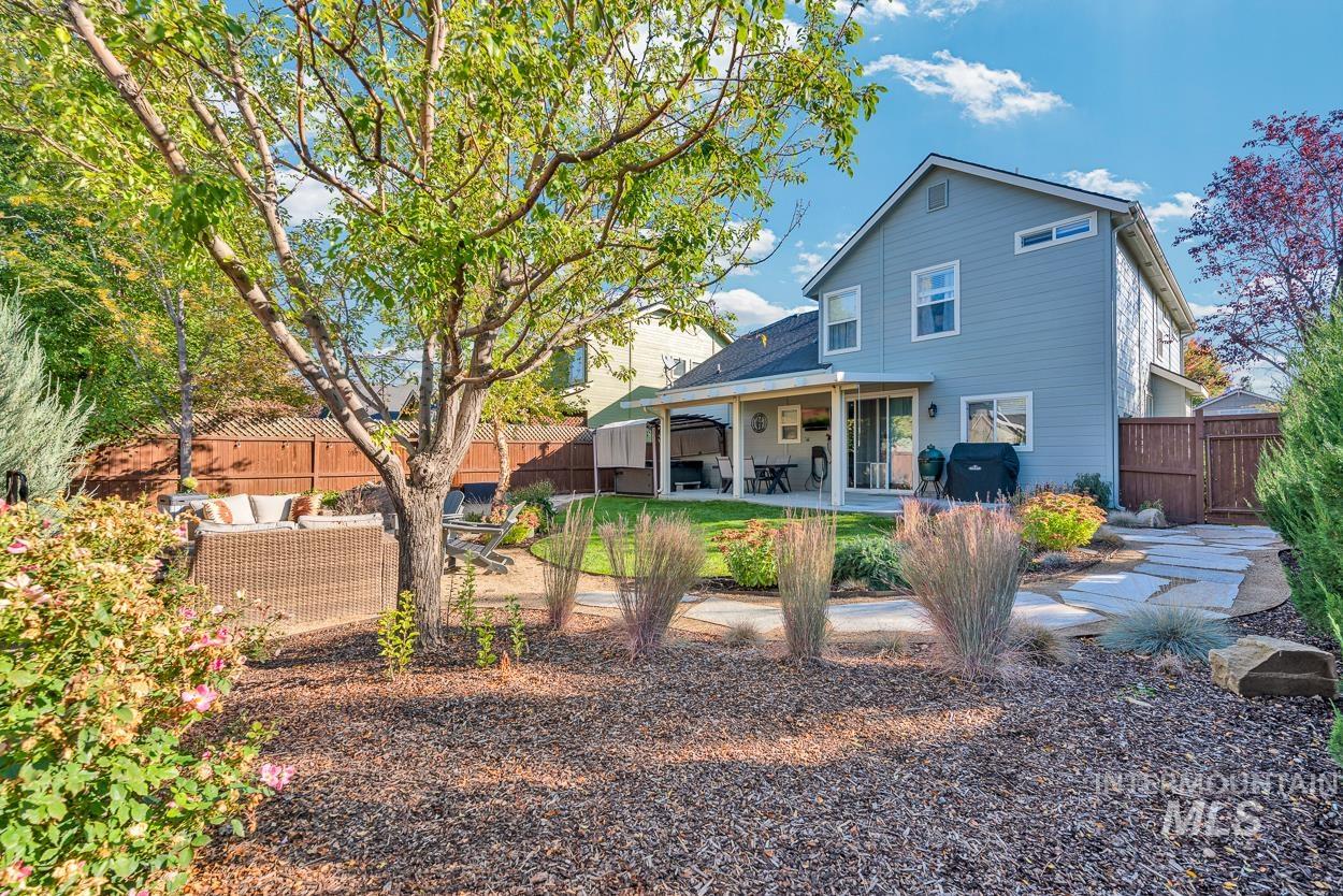 3637 N Park Crossing, Meridian, Idaho 83646, 4 Bedrooms, 2.5 Bathrooms, Residential For Sale, Price $549,900,MLS 98974525