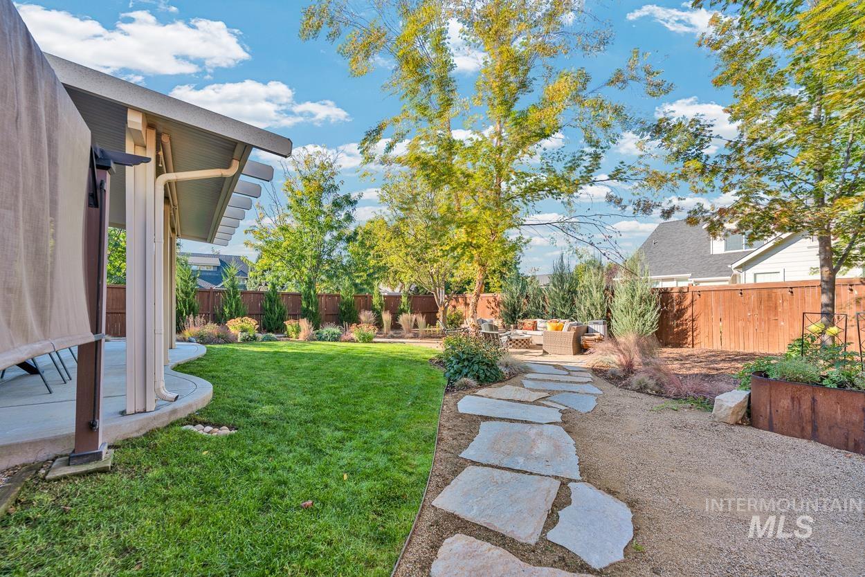 3637 N Park Crossing, Meridian, Idaho 83646, 4 Bedrooms, 2.5 Bathrooms, Residential For Sale, Price $549,900,MLS 98974525