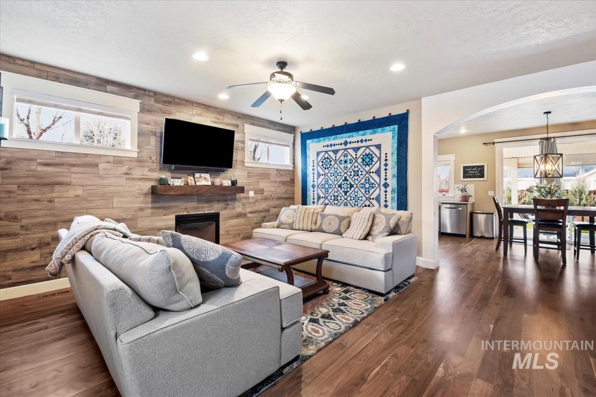 3637 N Park Crossing, Meridian, Idaho 83646, 4 Bedrooms, 2.5 Bathrooms, Residential For Sale, Price $549,900,MLS 98974525