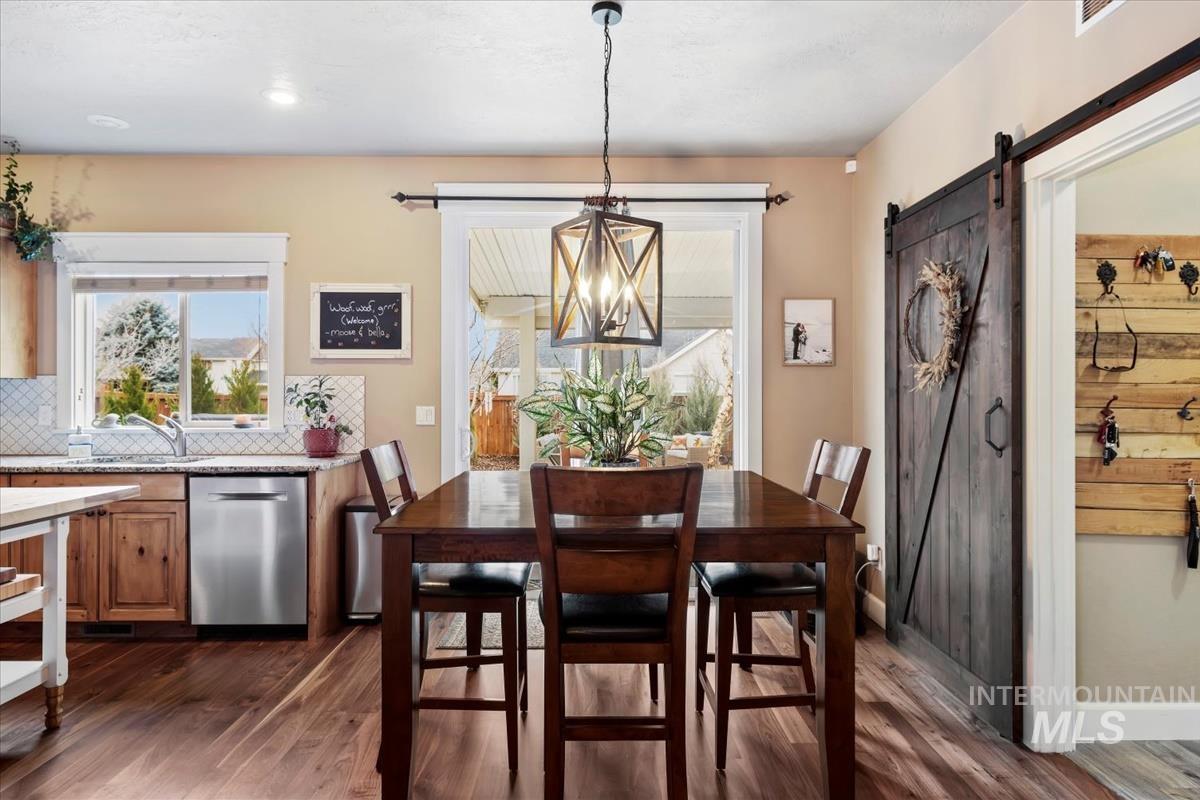 3637 N Park Crossing, Meridian, Idaho 83646, 4 Bedrooms, 2.5 Bathrooms, Residential For Sale, Price $549,900,MLS 98974525