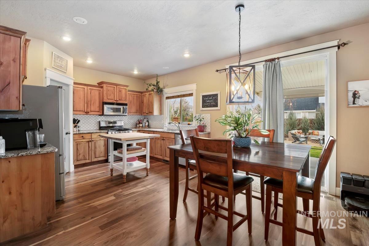 3637 N Park Crossing, Meridian, Idaho 83646, 4 Bedrooms, 2.5 Bathrooms, Residential For Sale, Price $549,900,MLS 98974525