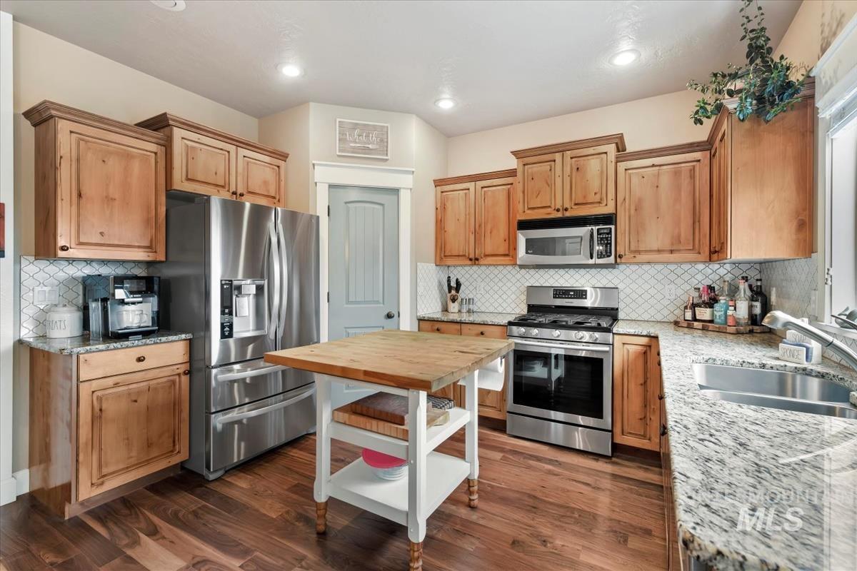 3637 N Park Crossing, Meridian, Idaho 83646, 4 Bedrooms, 2.5 Bathrooms, Residential For Sale, Price $549,900,MLS 98974525