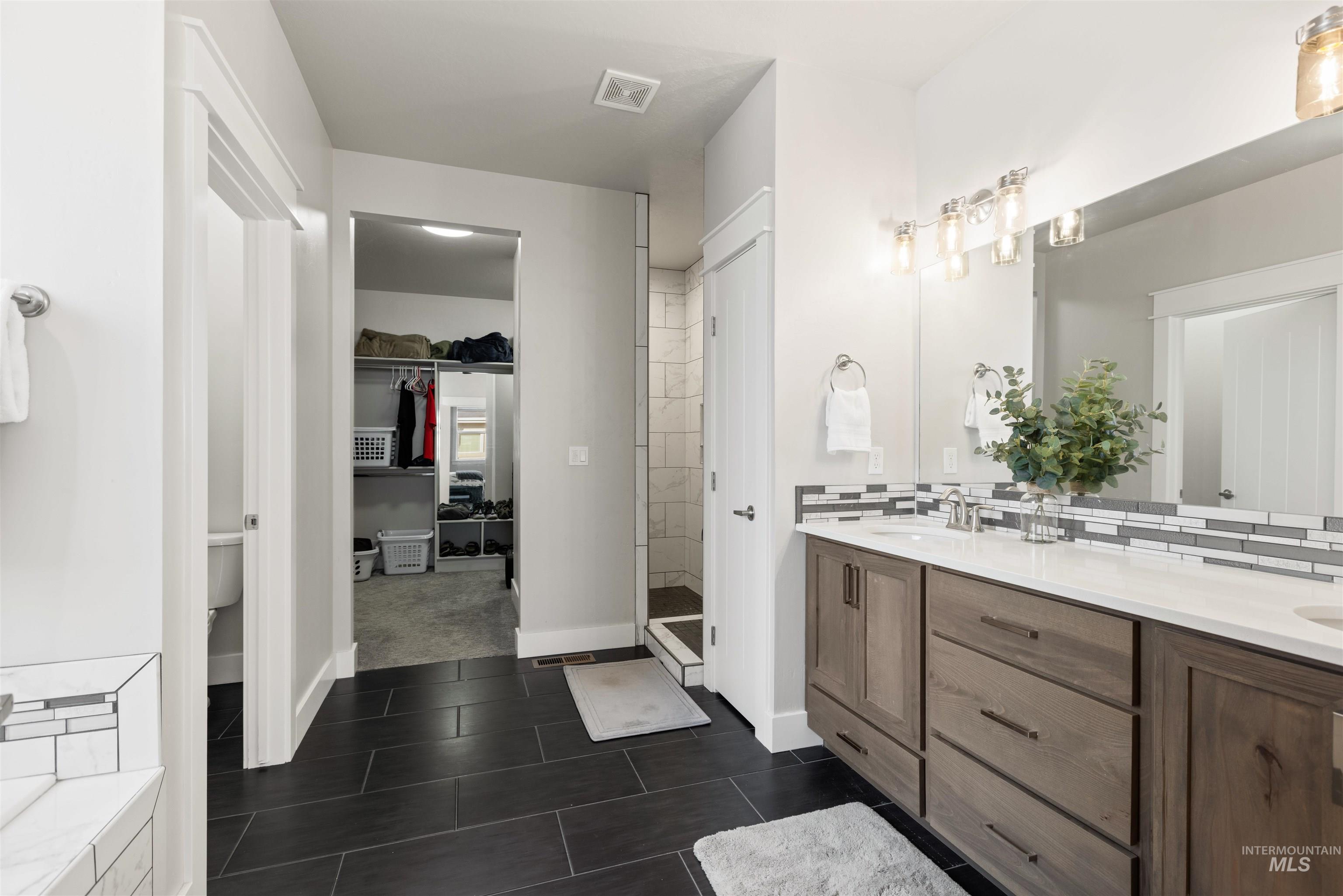 4551 S Lava Springs Loop, Nampa, Idaho 83686, 3 Bedrooms, 2 Bathrooms, Residential For Sale, Price $615,000,MLS 98974526