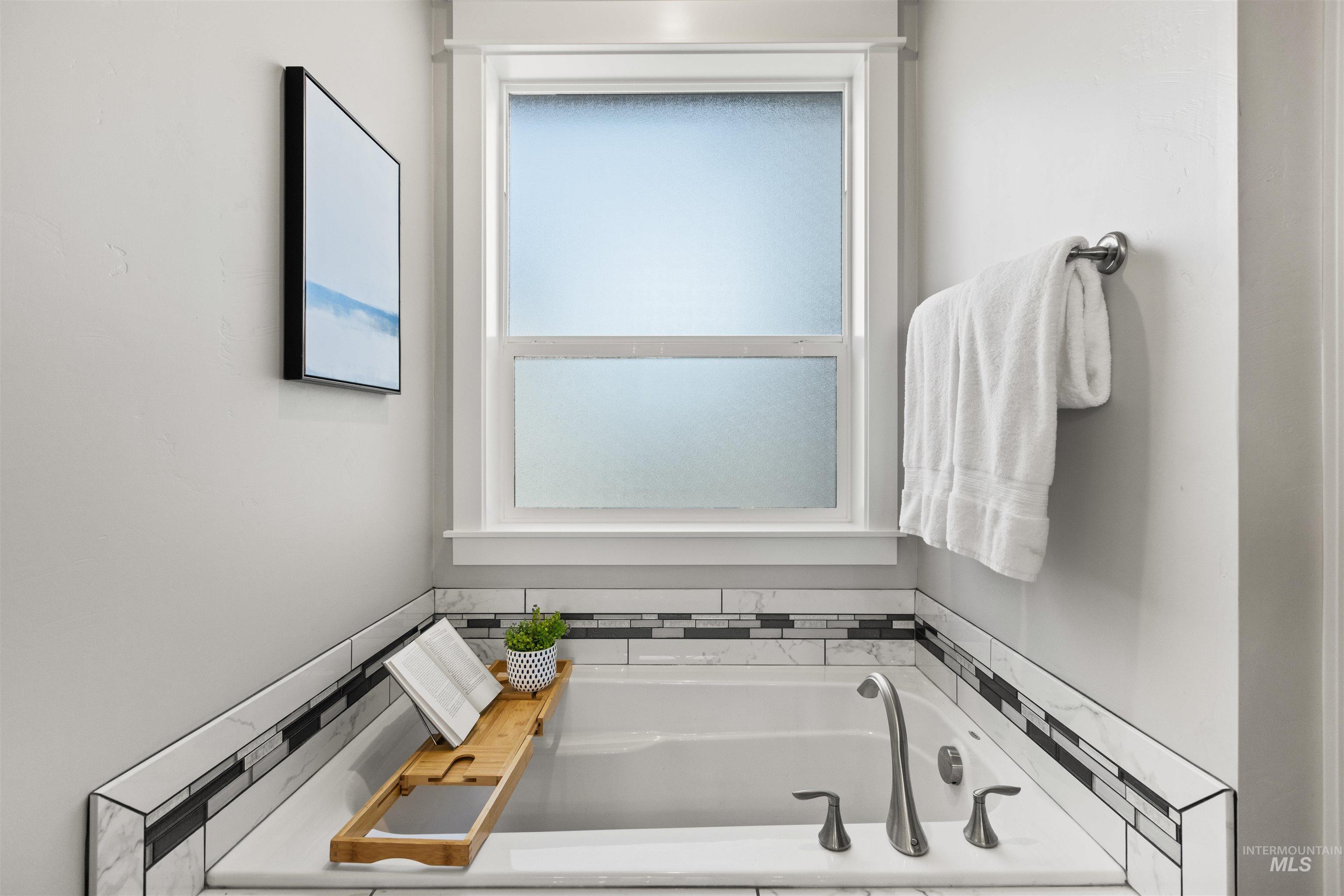 4551 S Lava Springs Loop, Nampa, Idaho 83686, 3 Bedrooms, 2 Bathrooms, Residential For Sale, Price $615,000,MLS 98974526