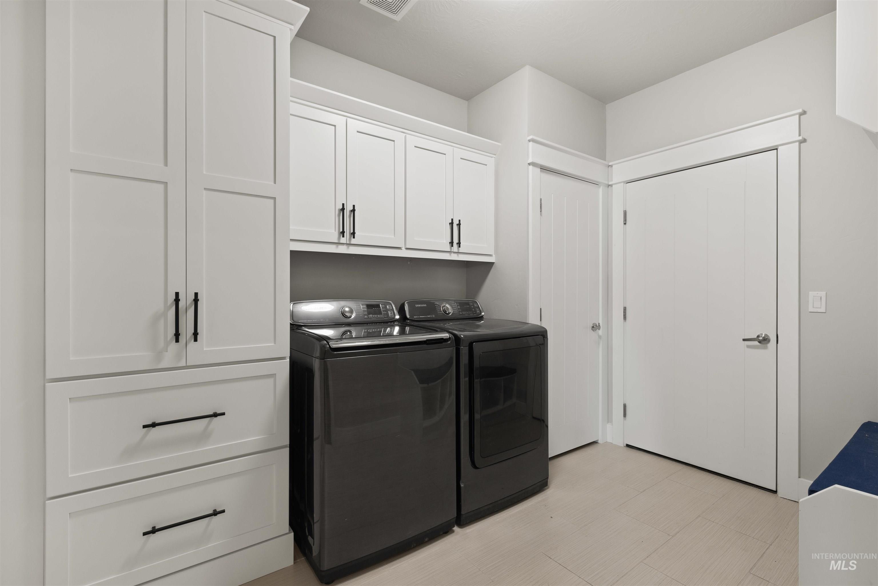 4551 S Lava Springs Loop, Nampa, Idaho 83686, 3 Bedrooms, 2 Bathrooms, Residential For Sale, Price $615,000,MLS 98974526