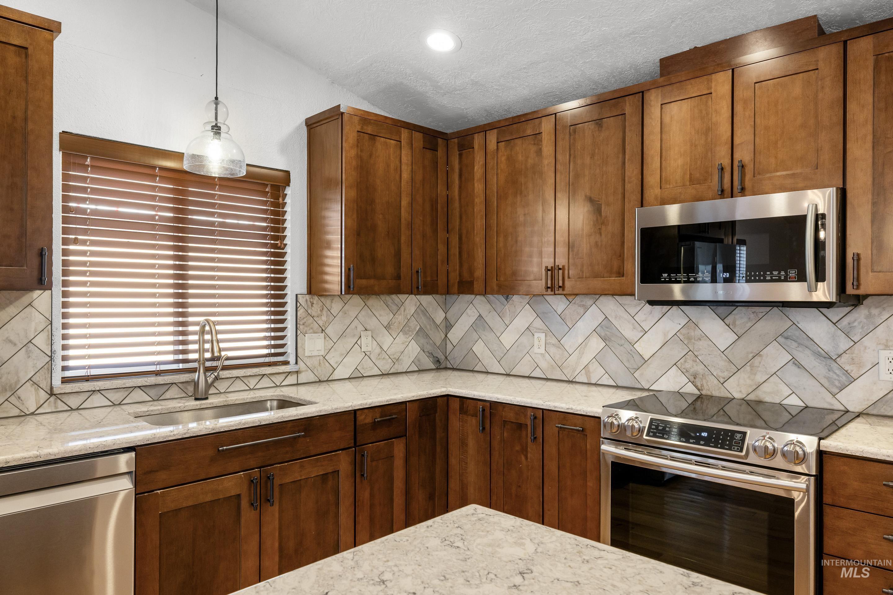 3237 S Holden Ave, Boise, Idaho 83706-5373, 3 Bedrooms, 2 Bathrooms, Residential For Sale, Price $499,900,MLS 98974527