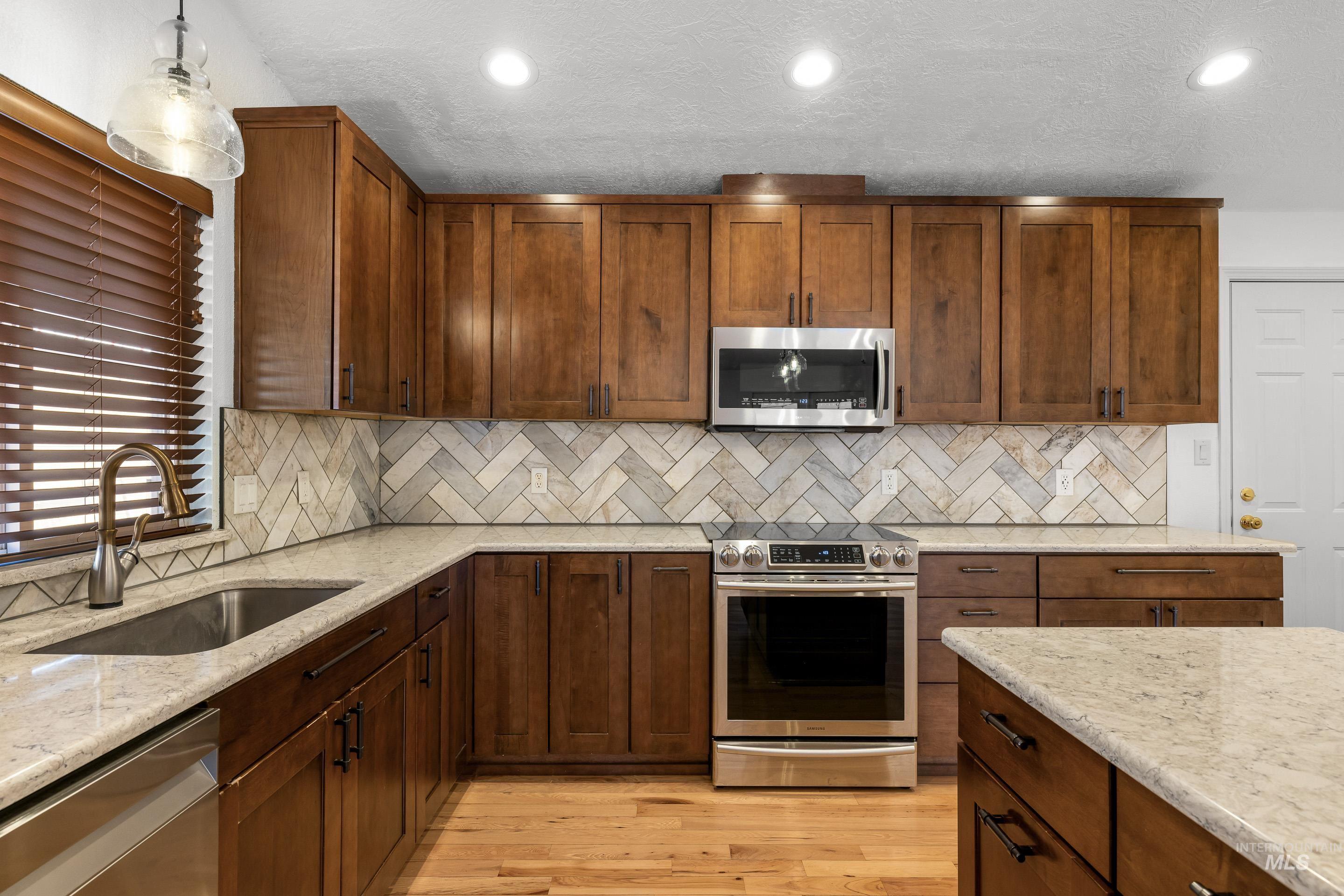 3237 S Holden Ave, Boise, Idaho 83706-5373, 3 Bedrooms, 2 Bathrooms, Residential For Sale, Price $499,900,MLS 98974527