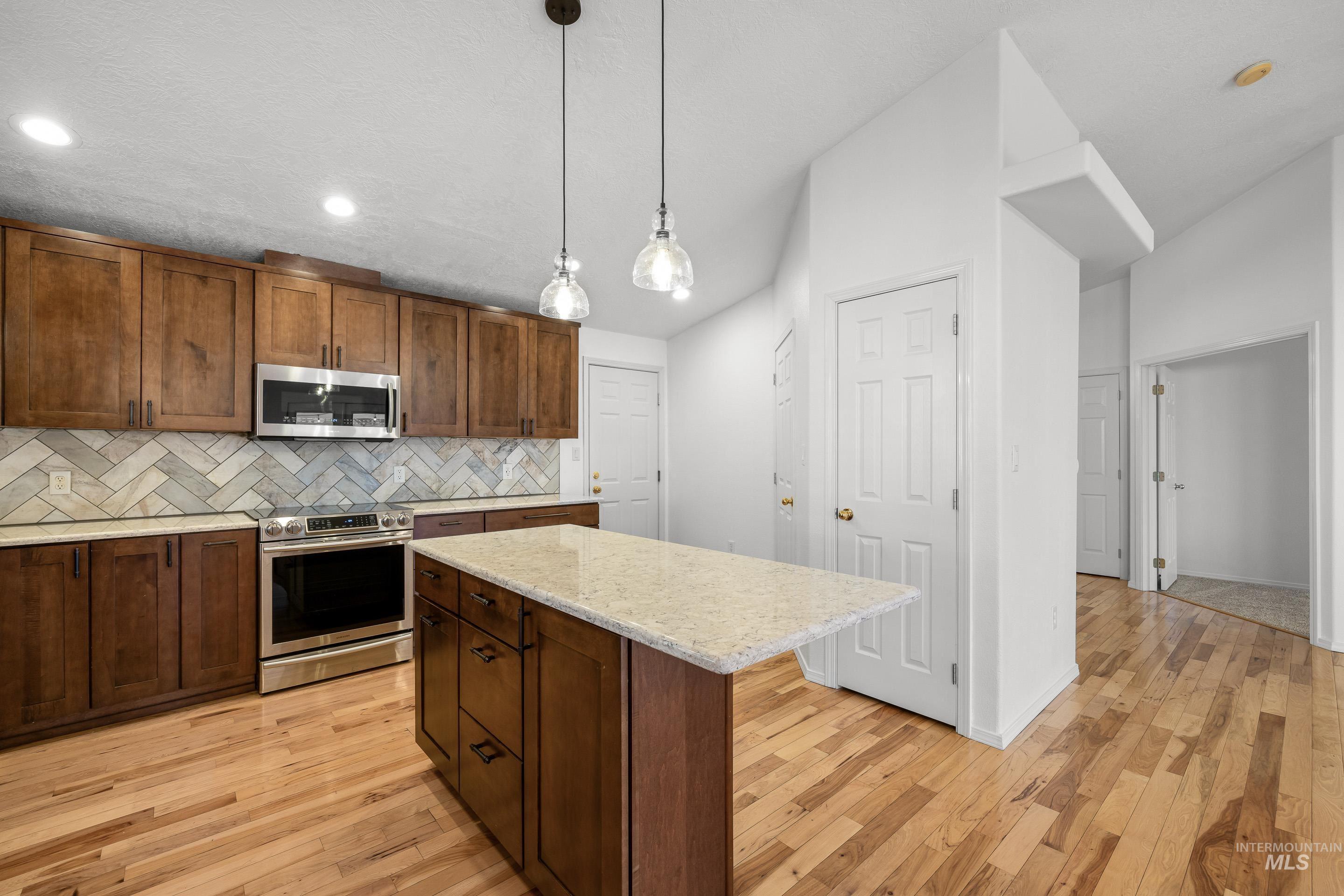 3237 S Holden Ave, Boise, Idaho 83706-5373, 3 Bedrooms, 2 Bathrooms, Residential For Sale, Price $499,900,MLS 98974527