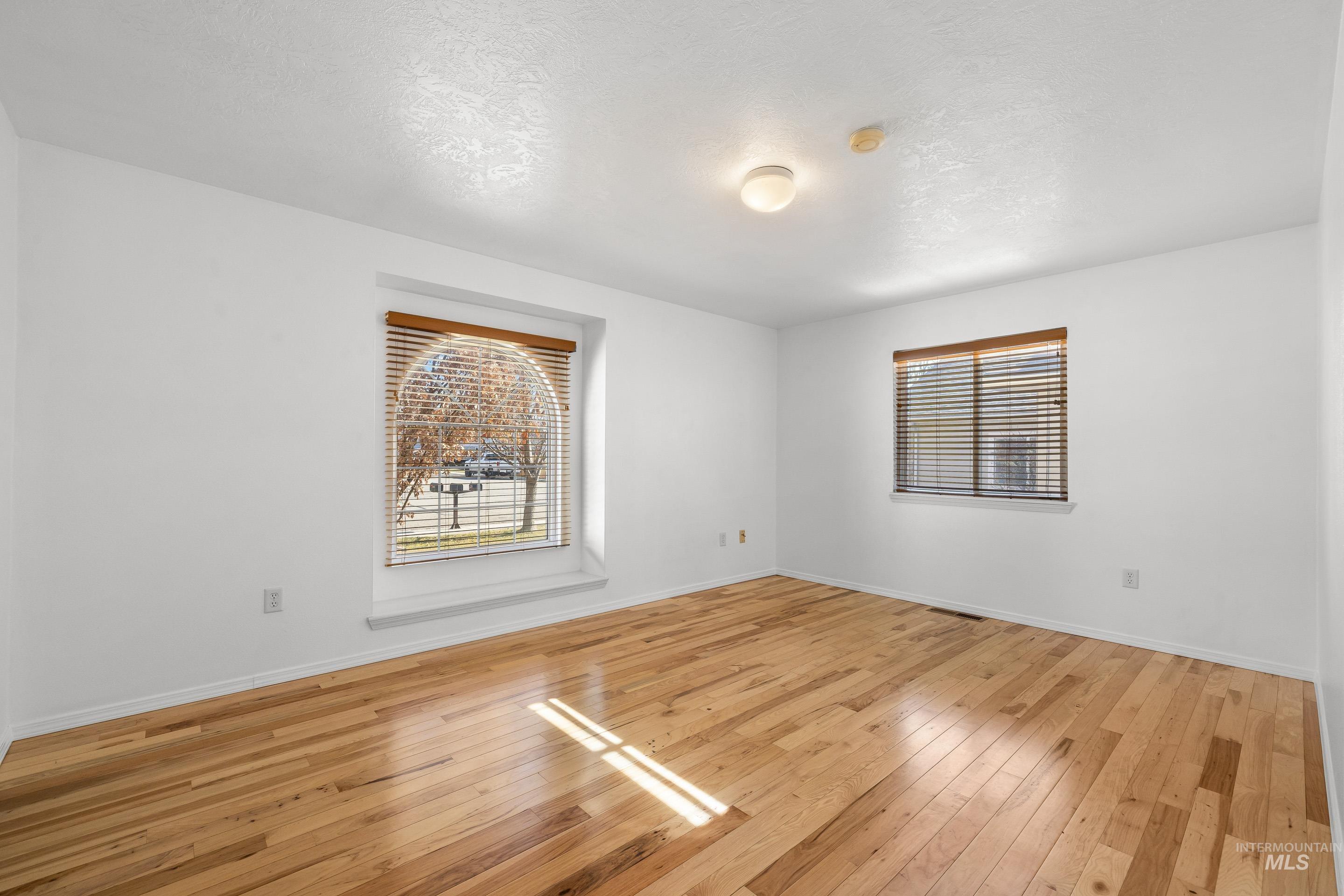 3237 S Holden Ave, Boise, Idaho 83706-5373, 3 Bedrooms, 2 Bathrooms, Residential For Sale, Price $499,900,MLS 98974527