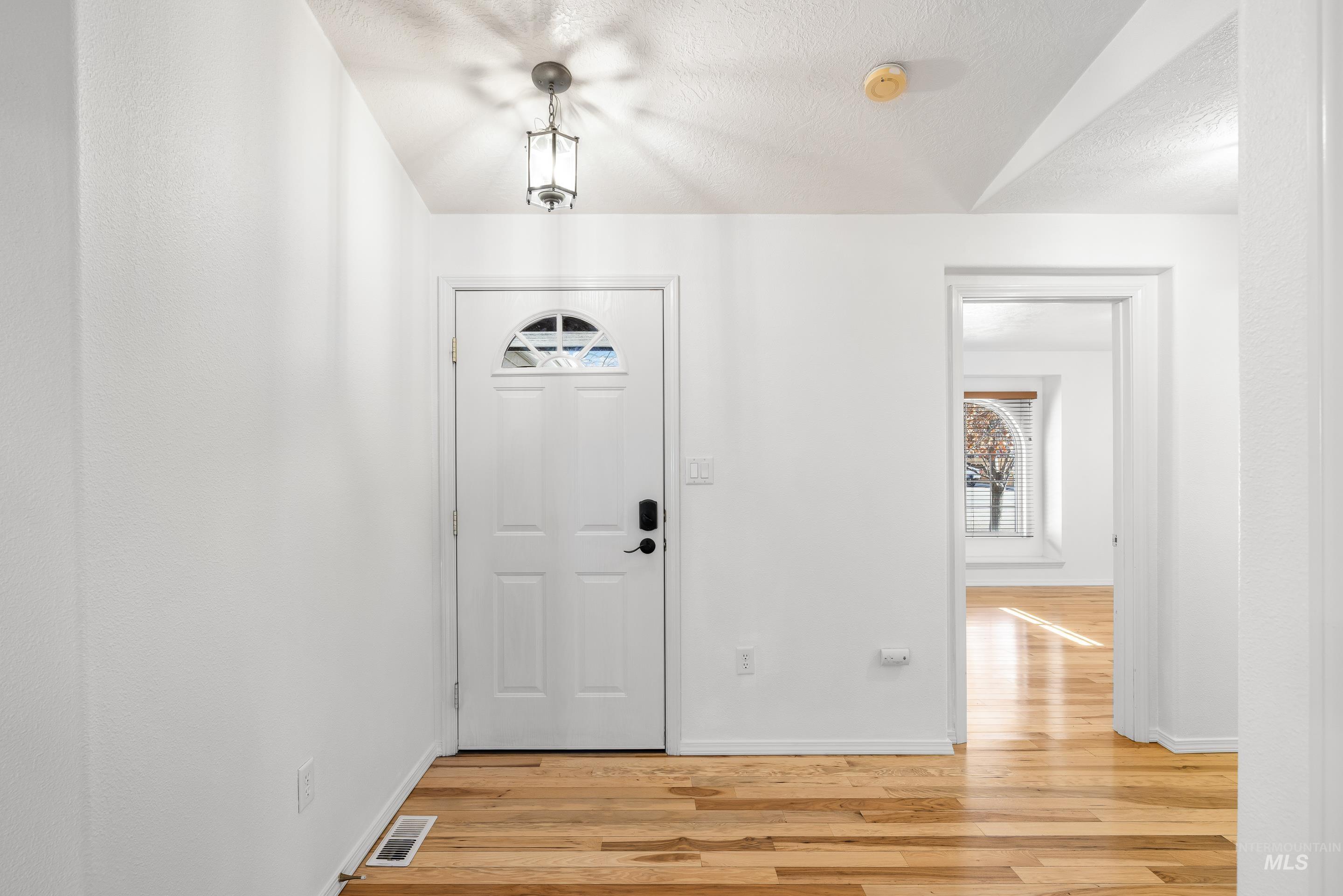 3237 S Holden Ave, Boise, Idaho 83706-5373, 3 Bedrooms, 2 Bathrooms, Residential For Sale, Price $499,900,MLS 98974527