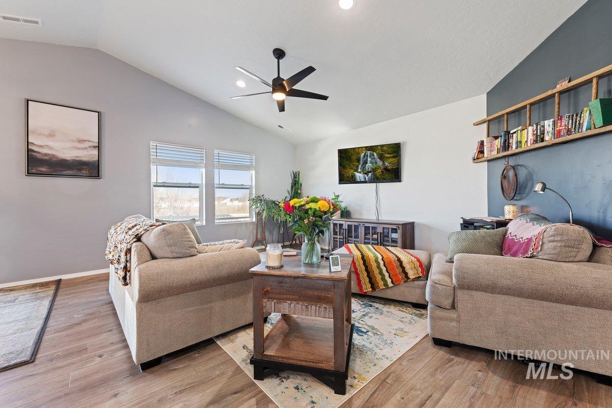 4301 Lamar St, Caldwell, Idaho 83605, 3 Bedrooms, 2 Bathrooms, Residential For Sale, Price $395,000,MLS 98974534