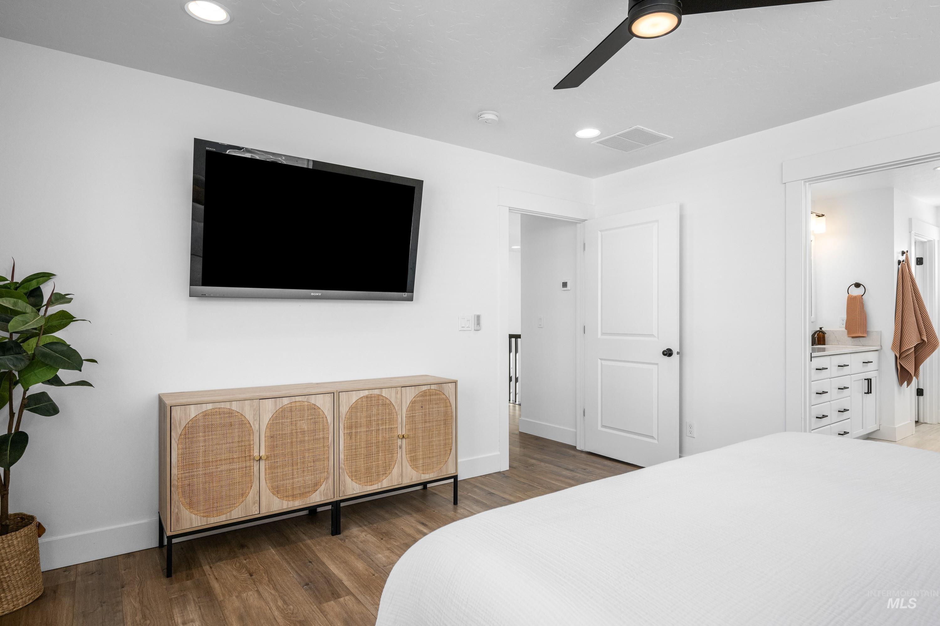 8902 W Bowie Steet, Star, Idaho 83669, 5 Bedrooms, 3.5 Bathrooms, Residential For Sale, Price $659,900,MLS 98974537