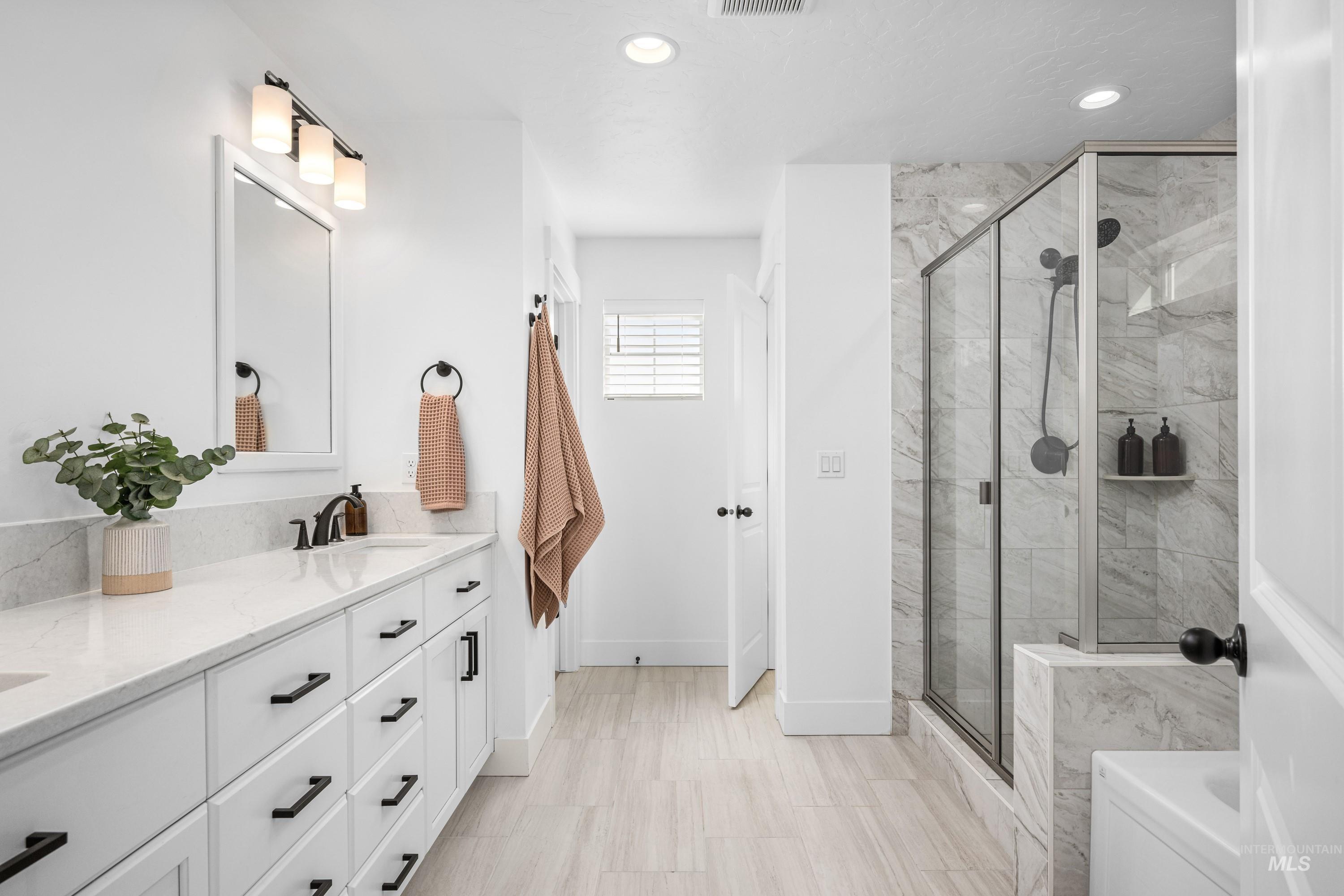 8902 W Bowie Steet, Star, Idaho 83669, 5 Bedrooms, 3.5 Bathrooms, Residential For Sale, Price $659,900,MLS 98974537