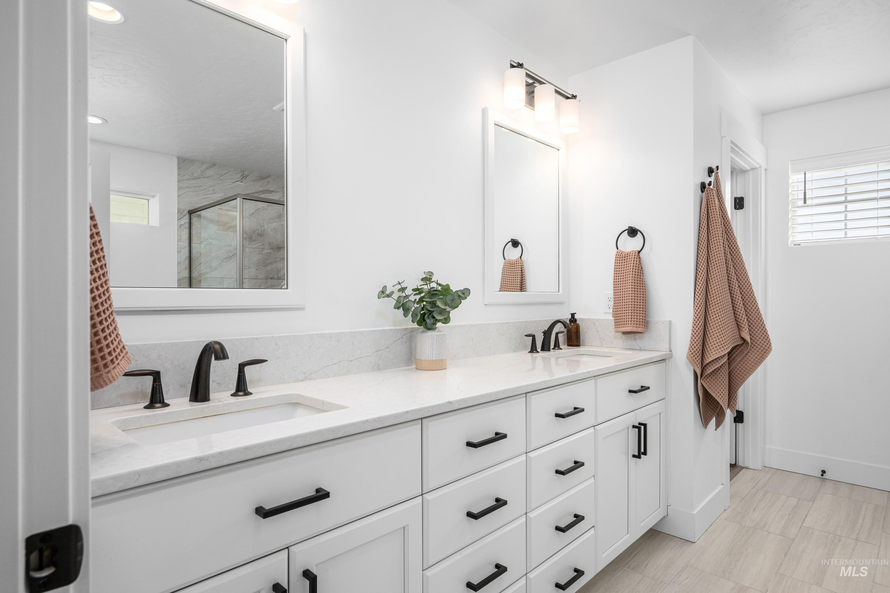 8902 W Bowie Steet, Star, Idaho 83669, 5 Bedrooms, 3.5 Bathrooms, Residential For Sale, Price $659,900,MLS 98974537