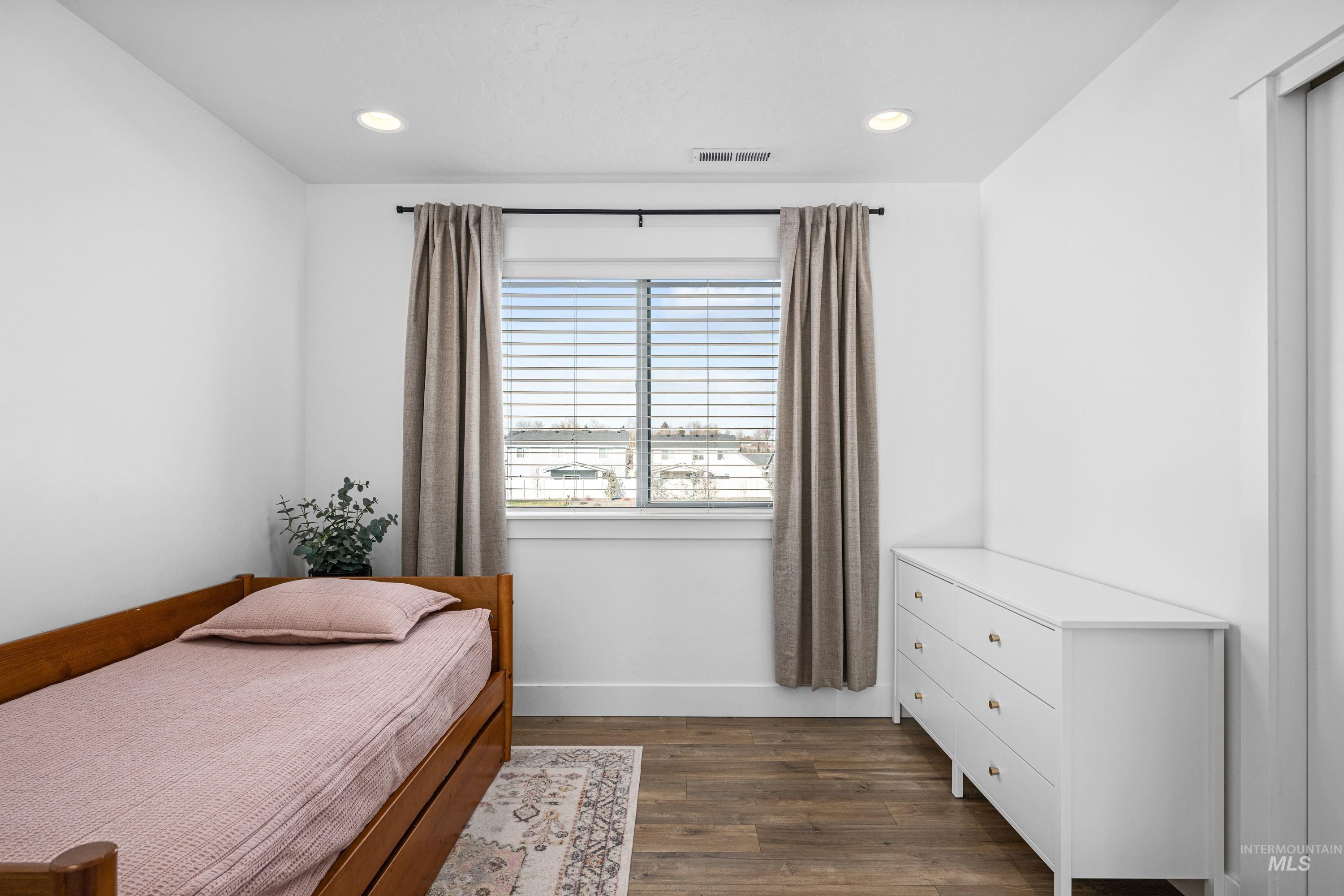 8902 W Bowie Steet, Star, Idaho 83669, 5 Bedrooms, 3.5 Bathrooms, Residential For Sale, Price $659,900,MLS 98974537