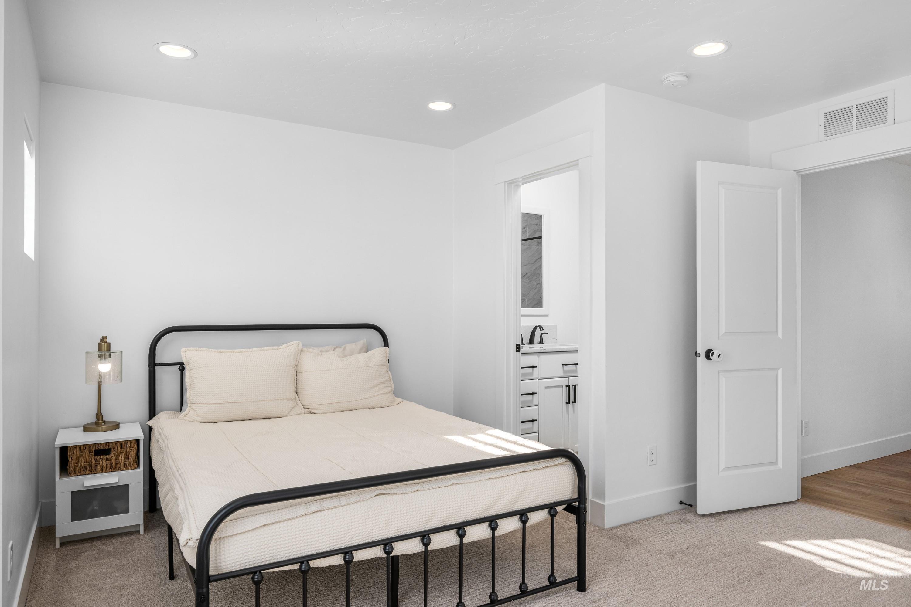 8902 W Bowie Steet, Star, Idaho 83669, 5 Bedrooms, 3.5 Bathrooms, Residential For Sale, Price $659,900,MLS 98974537