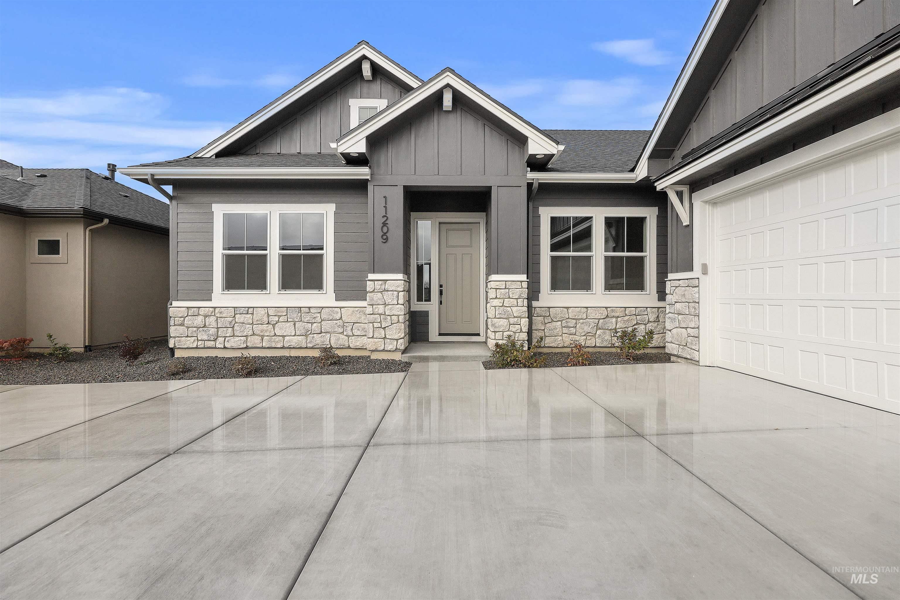 11209 S Corballis Ln., Kuna, Idaho 83634, 3 Bedrooms, 2 Bathrooms, Residential For Sale, Price $649,880, 98974544