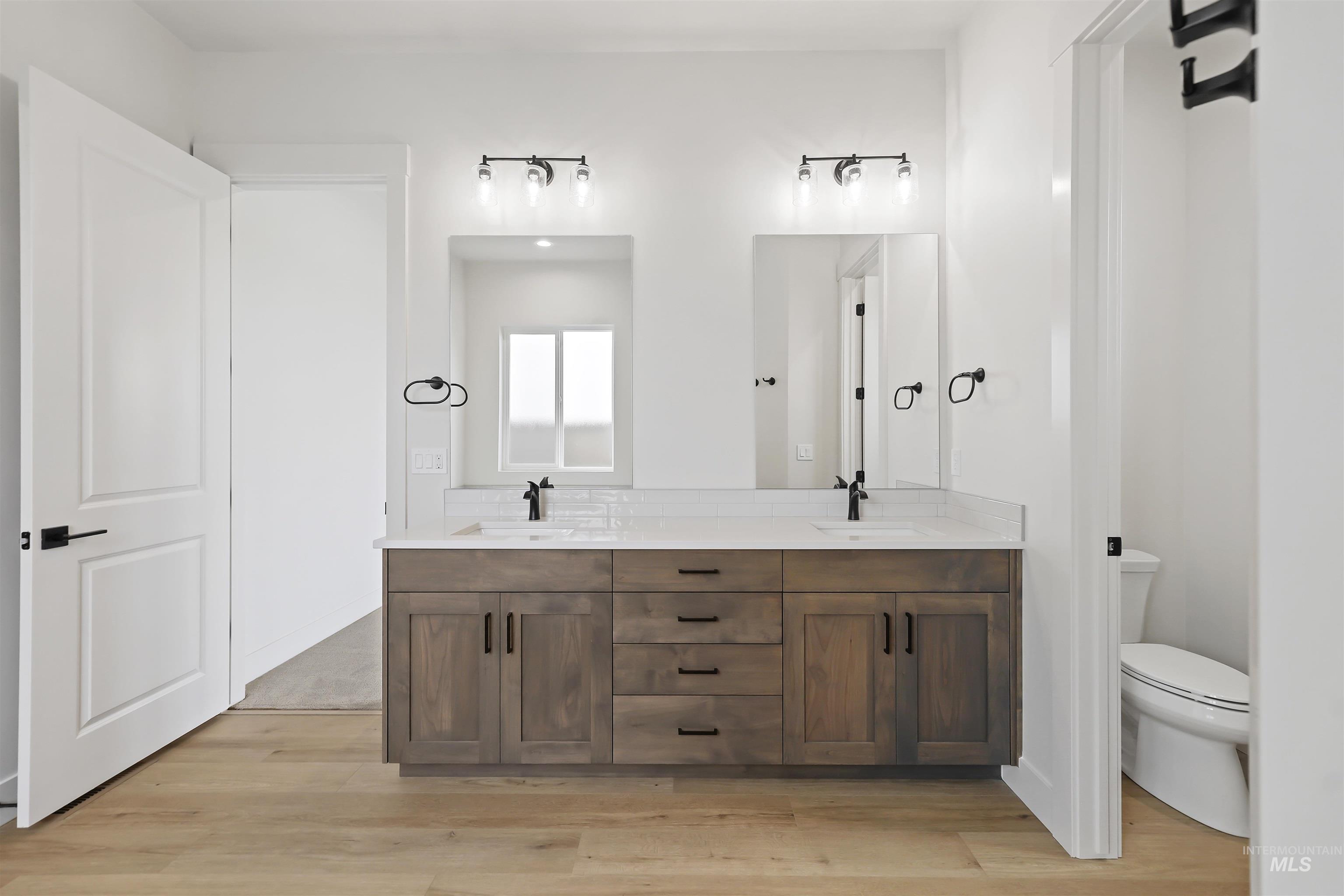 11209 S Corballis Ln., Kuna, Idaho 83634, 3 Bedrooms, 2 Bathrooms, Residential For Sale, Price $649,880, 98974544