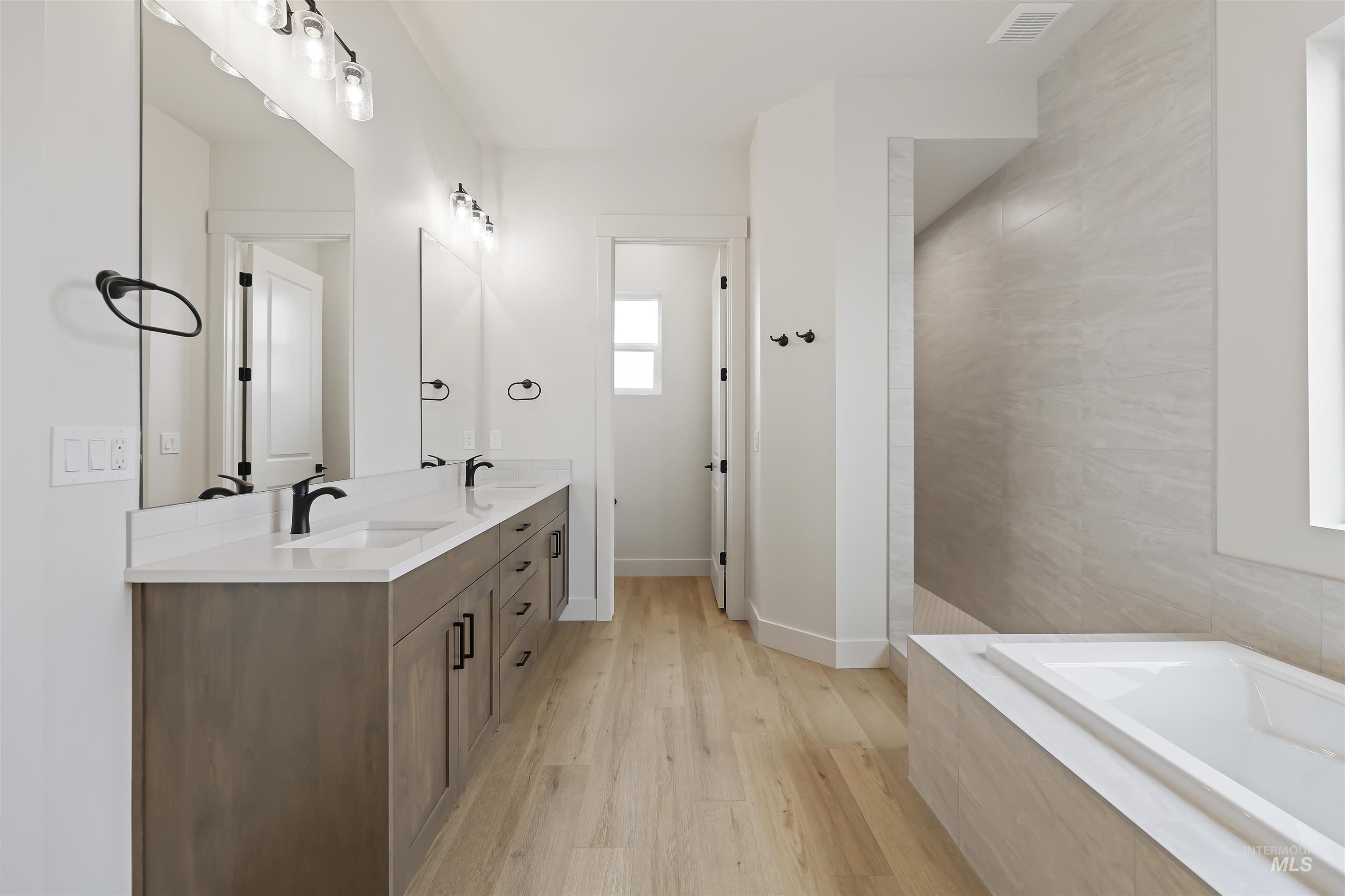 11209 S Corballis Ln., Kuna, Idaho 83634, 3 Bedrooms, 2 Bathrooms, Residential For Sale, Price $649,880, 98974544