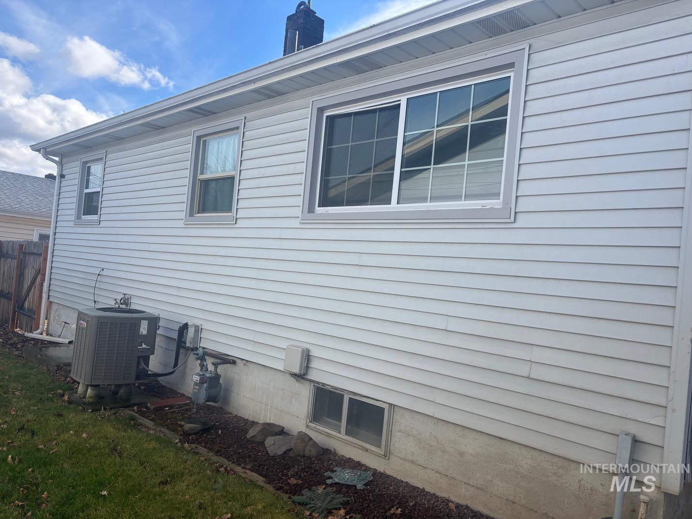 601 Cedar Ave, Lewiston, Idaho 83501, 4 Bedrooms, 2 Bathrooms, Residential For Sale, Price $420,000, 98974545