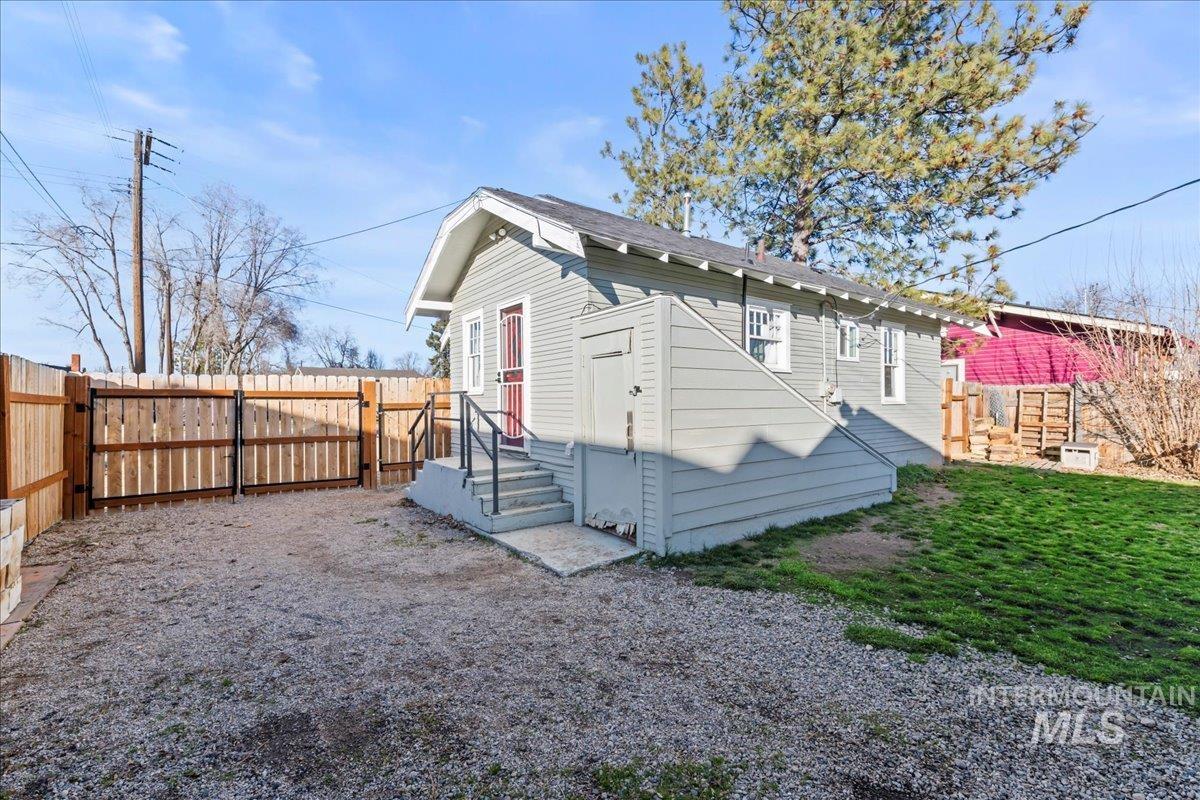 910 7th Avenue S, Nampa, Idaho 83651, 2 Bedrooms, 1 Bathroom, Residential For Sale, Price $315,000,MLS 98974548