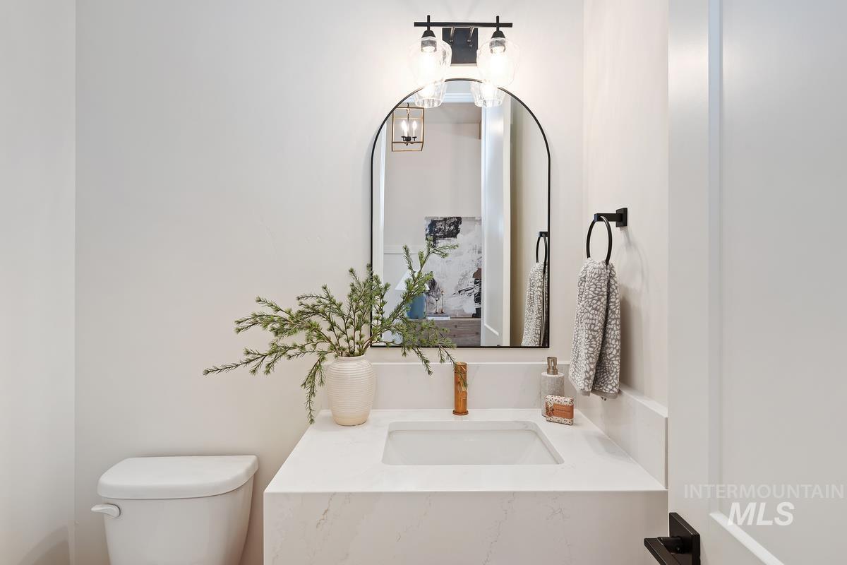 7168 E Chicken Hawk Loop, Nampa, Idaho 83686, 3 Bedrooms, 2.5 Bathrooms, Residential For Sale, Price $819,900,MLS 98974554