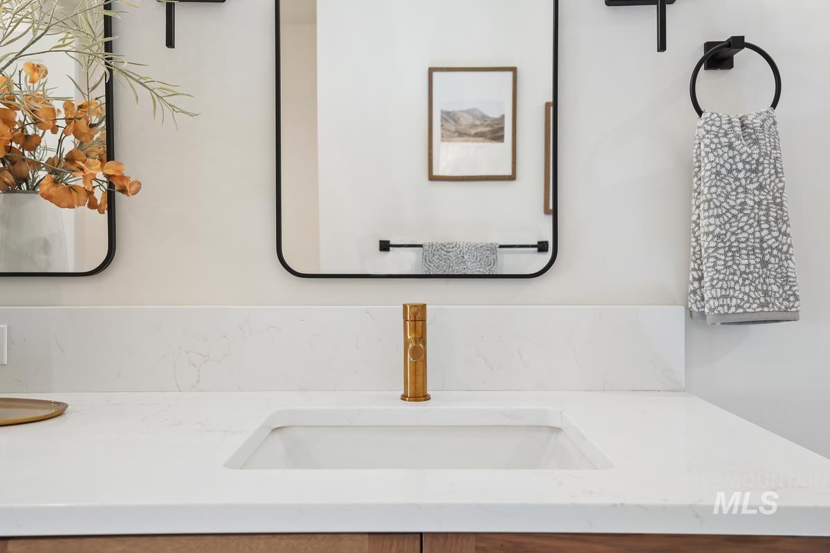 7168 E Chicken Hawk Loop, Nampa, Idaho 83686, 3 Bedrooms, 2.5 Bathrooms, Residential For Sale, Price $799,900,MLS 98974554