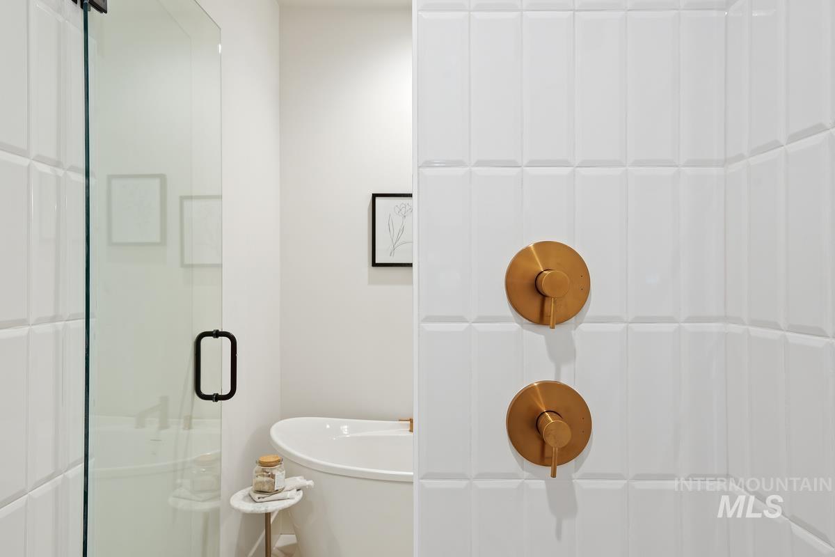 7168 E Chicken Hawk Loop, Nampa, Idaho 83686, 3 Bedrooms, 2.5 Bathrooms, Residential For Sale, Price $819,900,MLS 98974554