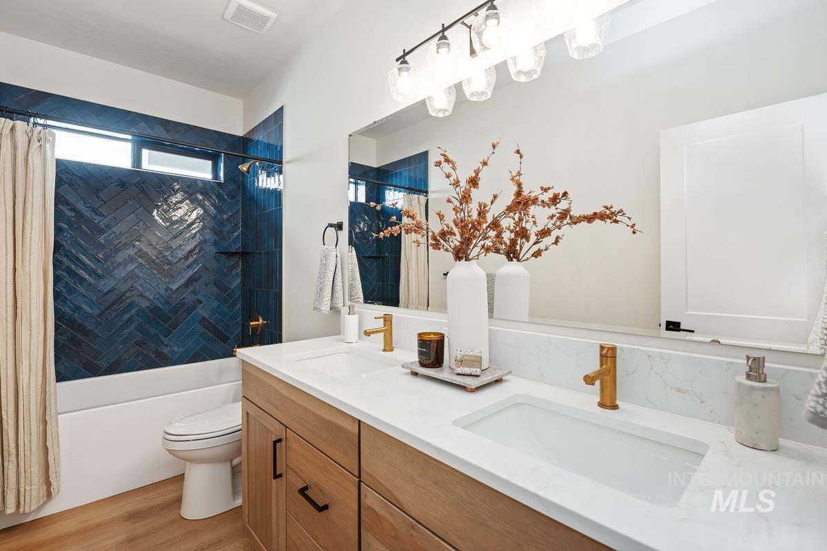 7168 E Chicken Hawk Loop, Nampa, Idaho 83686, 3 Bedrooms, 2.5 Bathrooms, Residential For Sale, Price $799,900,MLS 98974554