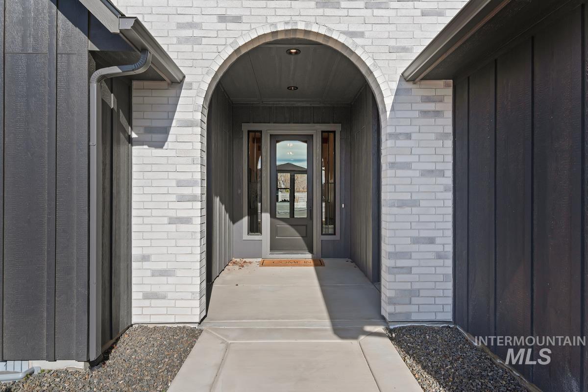 7168 E Chicken Hawk Loop, Nampa, Idaho 83686, 3 Bedrooms, 2.5 Bathrooms, Residential For Sale, Price $789,900,MLS 98974554