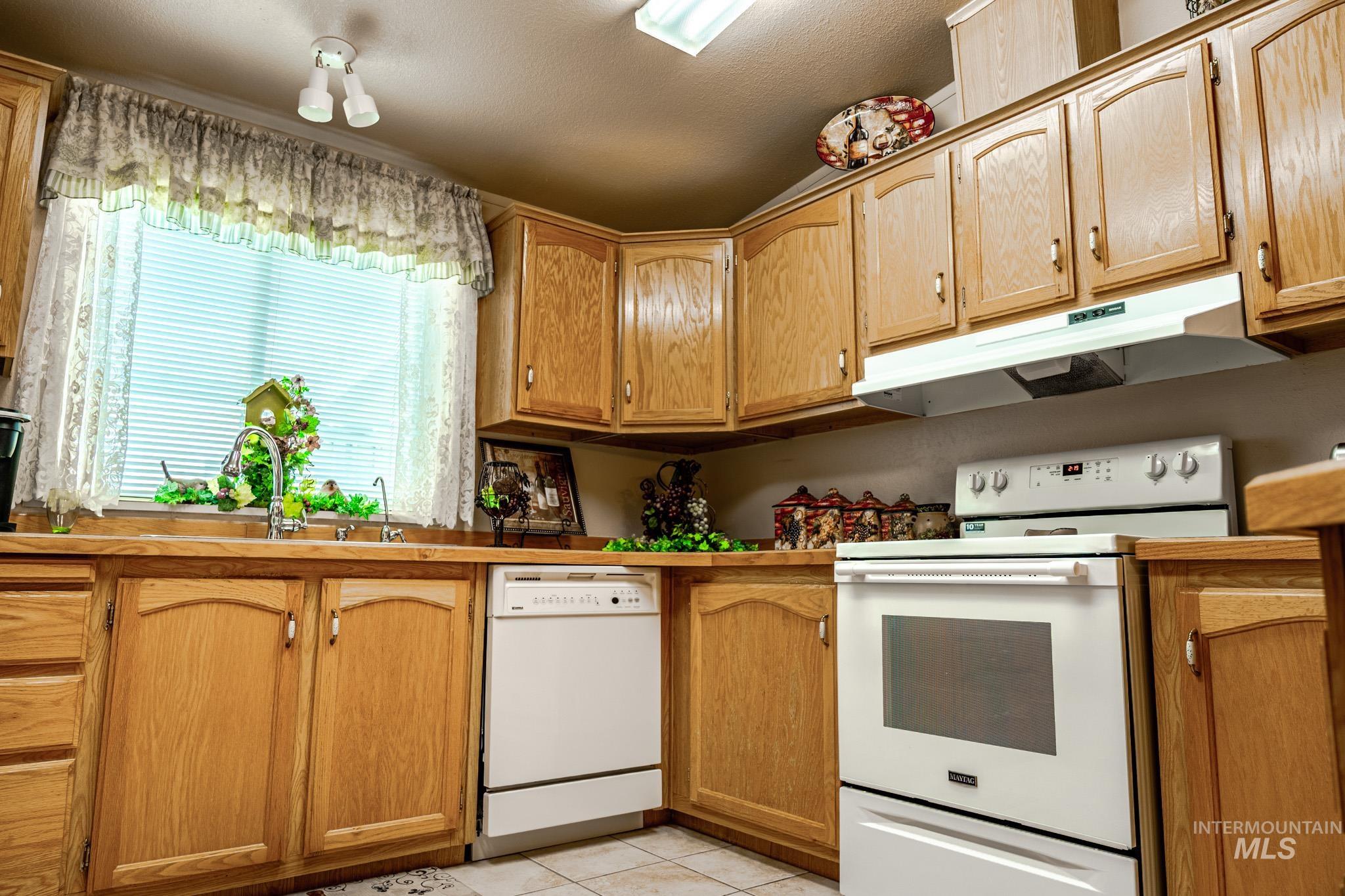 2701 N Alder Dr, Fruitland, Idaho 83619-0000, 2 Bedrooms, 2 Bathrooms, Residential For Sale, Price $149,999,MLS 98974562