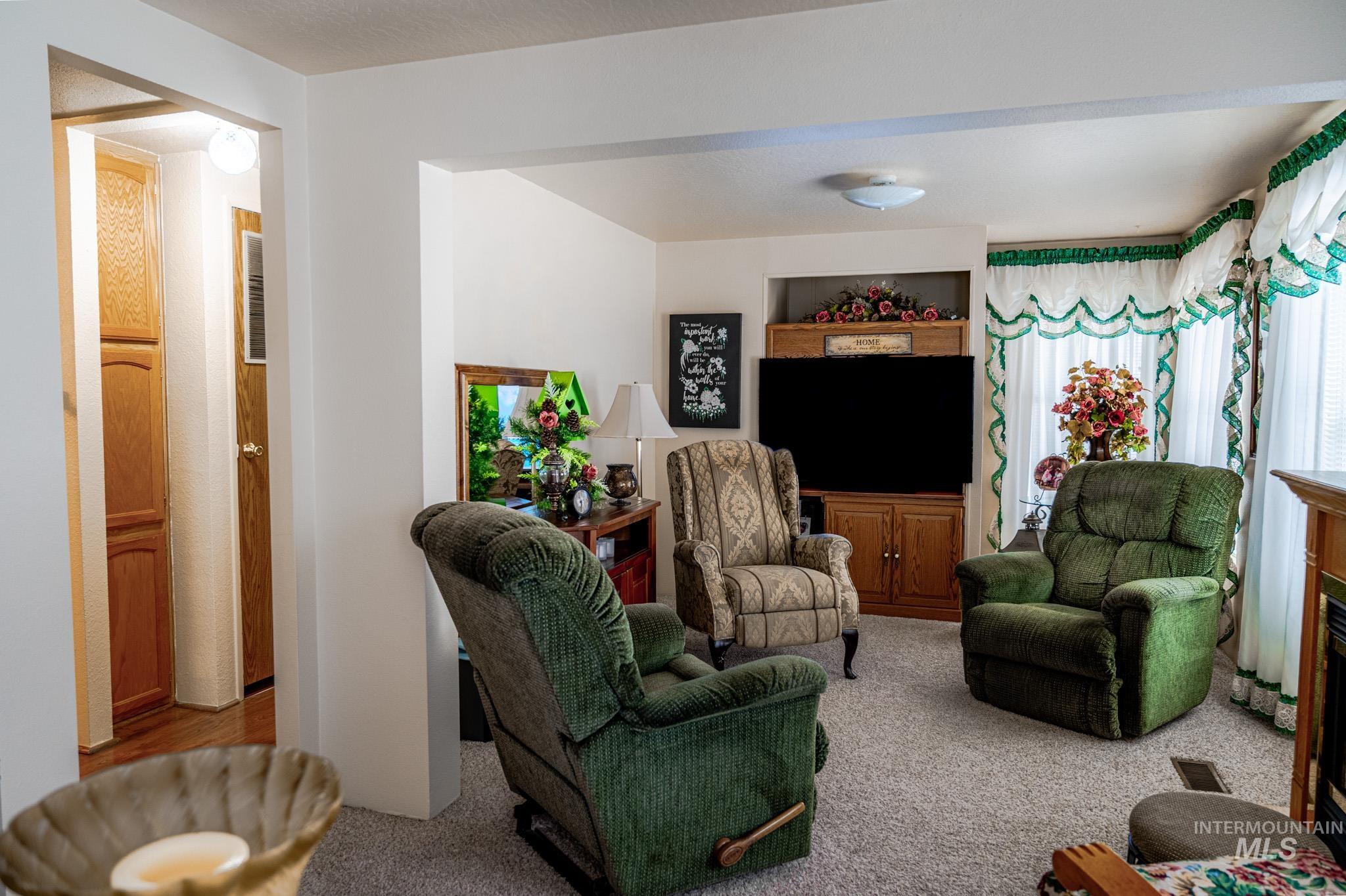 2701 N Alder Dr, Fruitland, Idaho 83619-0000, 2 Bedrooms, 2 Bathrooms, Residential For Sale, Price $149,999,MLS 98974562