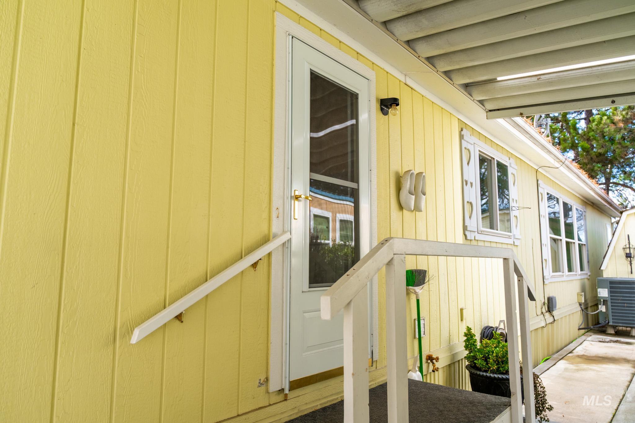 2701 N Alder Dr, Fruitland, Idaho 83619-0000, 2 Bedrooms, 2 Bathrooms, Residential For Sale, Price $149,999,MLS 98974562