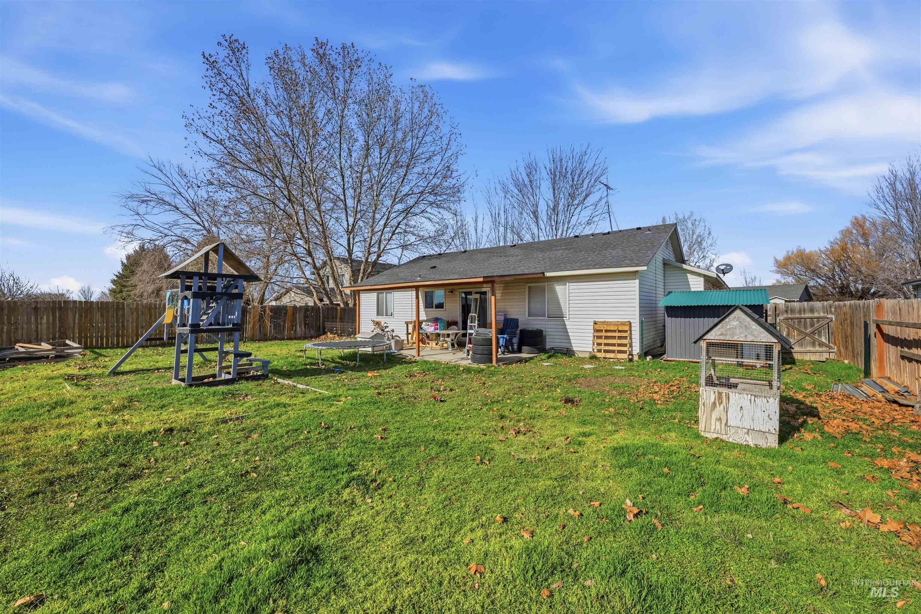 1071 Valley Court, Middleton, Idaho 83644, 3 Bedrooms, 2 Bathrooms, Residential For Sale, Price $325,000,MLS 98974563