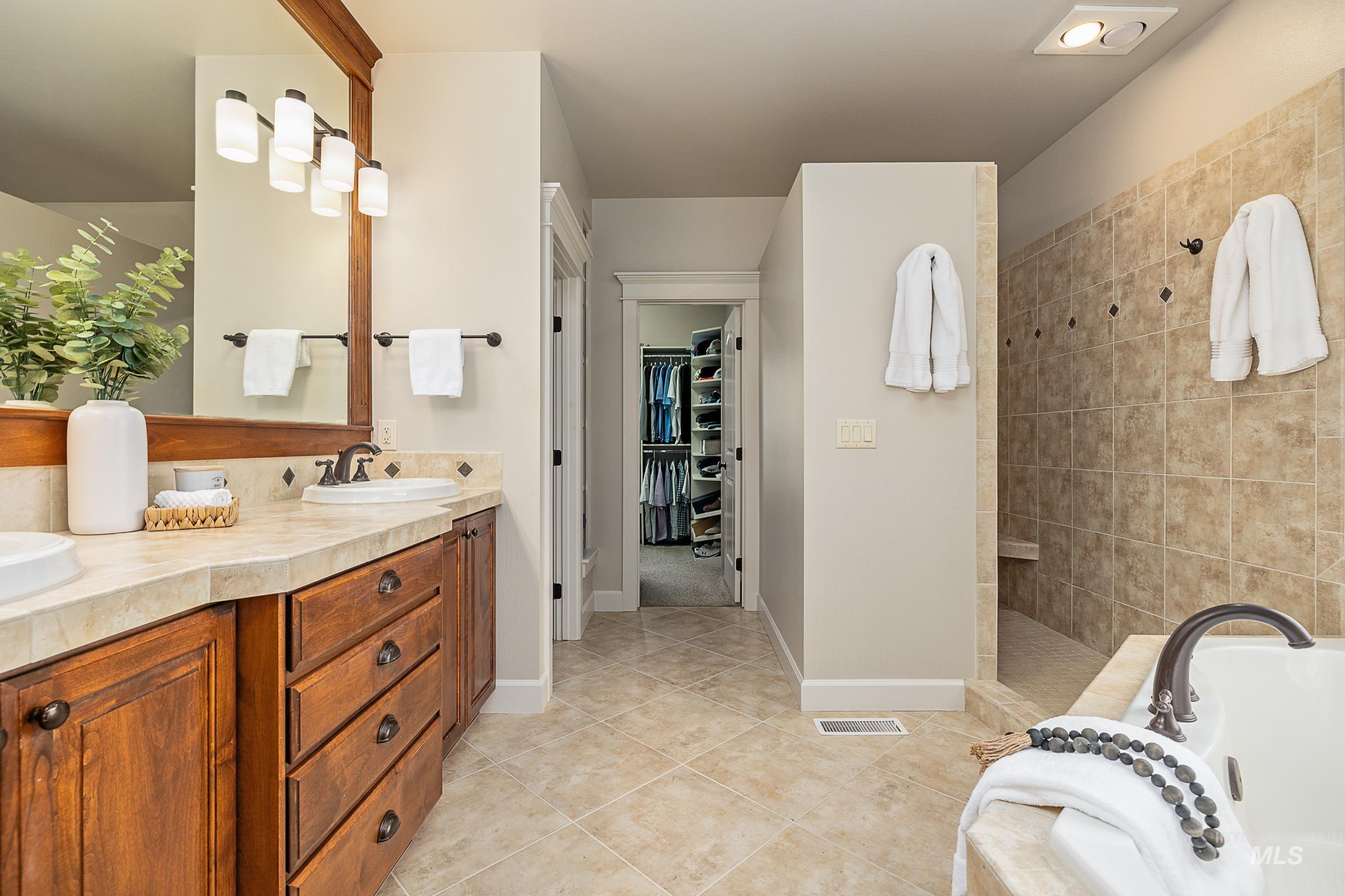 1536 E Daylesford Dr, Eagle, Idaho 83616, 5 Bedrooms, 4 Bathrooms, Residential For Sale, Price $1,100,000,MLS 98974566