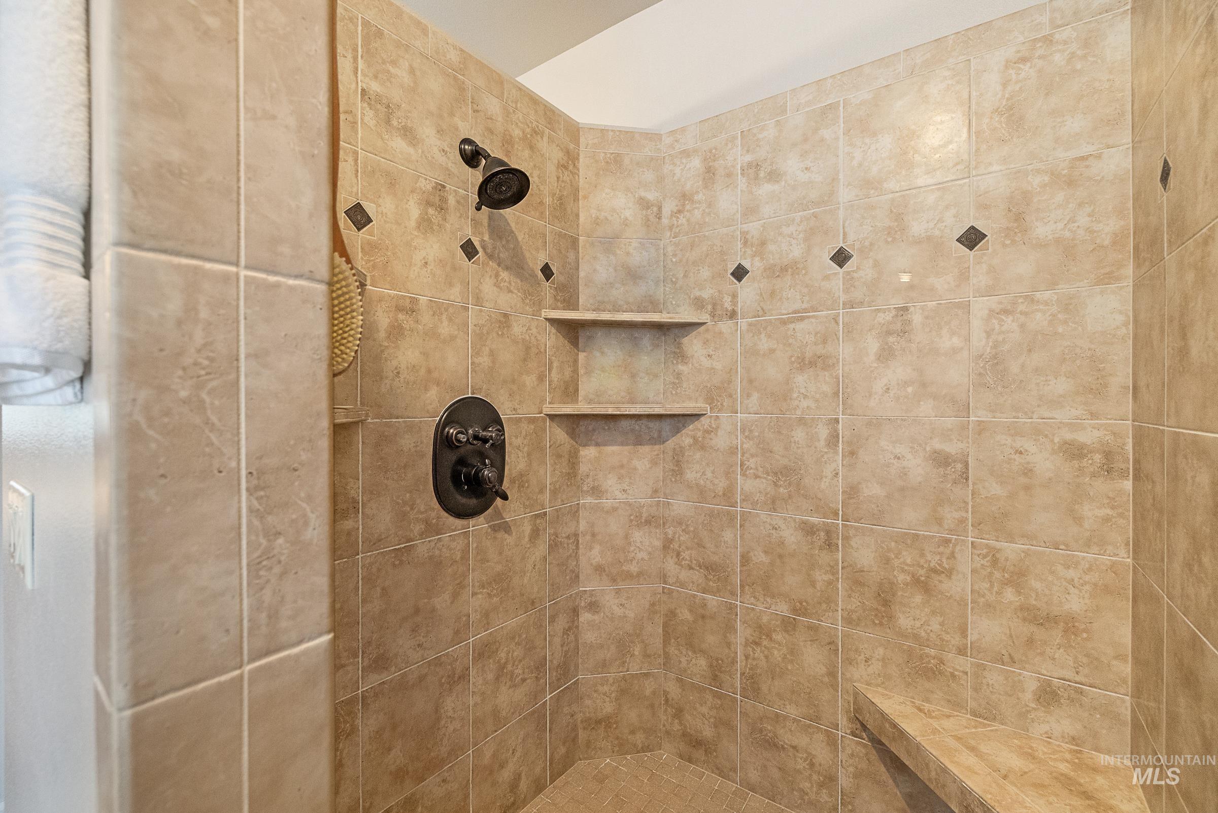 1536 E Daylesford Dr, Eagle, Idaho 83616, 5 Bedrooms, 4 Bathrooms, Residential For Sale, Price $1,100,000,MLS 98974566