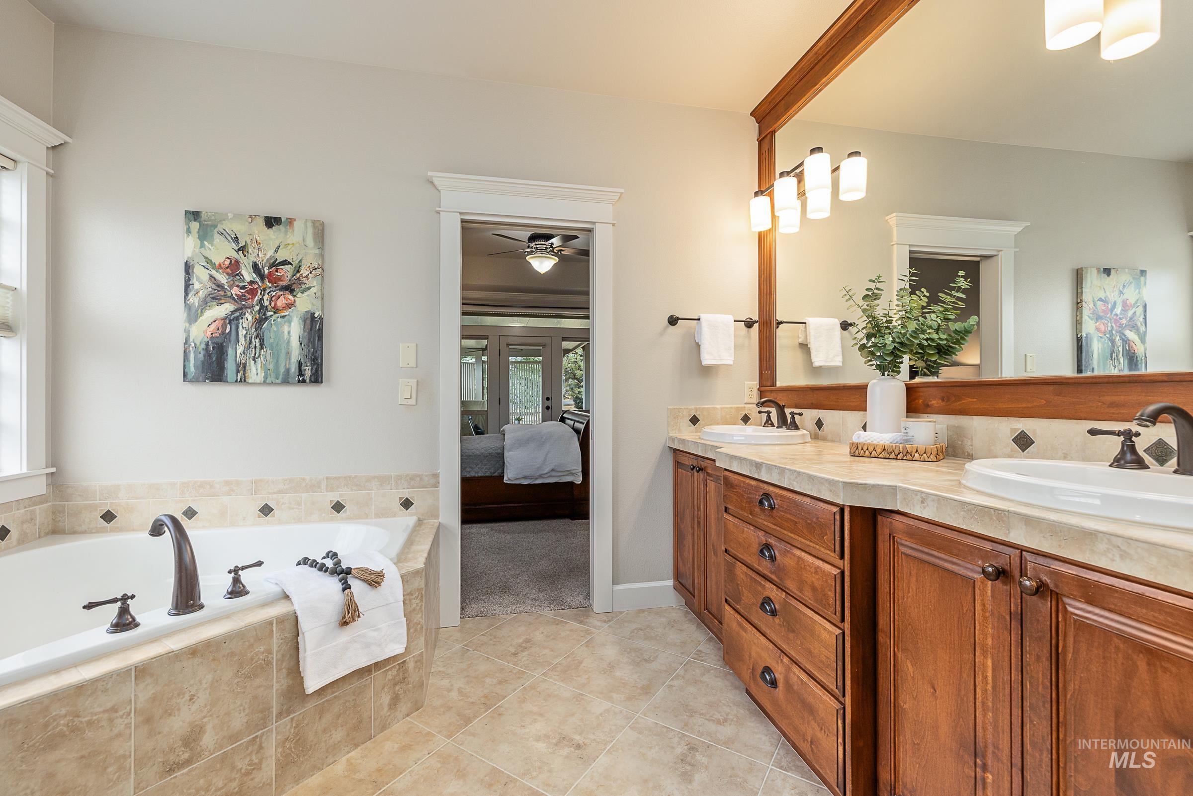 1536 E Daylesford Dr, Eagle, Idaho 83616, 5 Bedrooms, 4 Bathrooms, Residential For Sale, Price $1,100,000,MLS 98974566