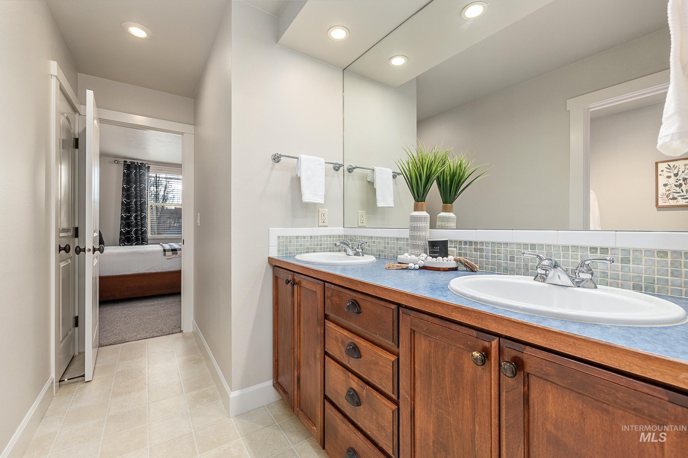 1536 E Daylesford Dr, Eagle, Idaho 83616, 5 Bedrooms, 4 Bathrooms, Residential For Sale, Price $1,100,000,MLS 98974566