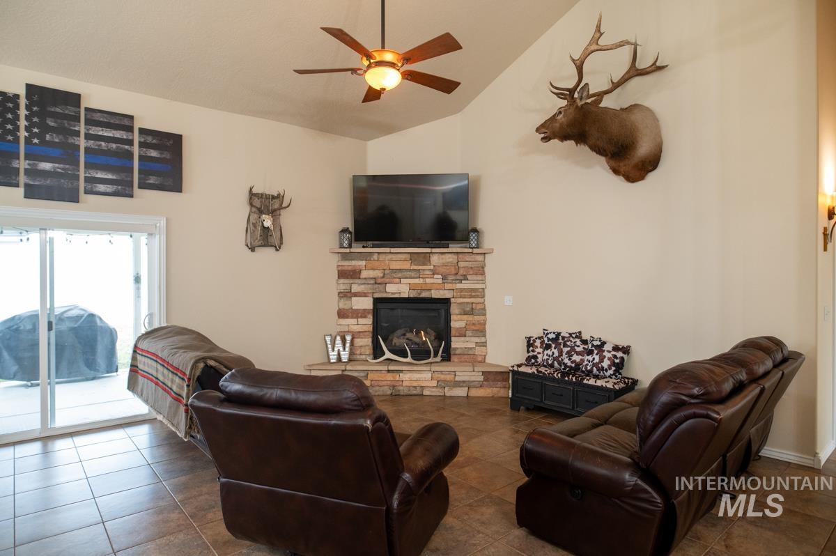 2061 Uehlin Dr, Payette, Idaho 83661, 3 Bedrooms, 2.5 Bathrooms, Residential For Sale, Price $425,000, 98974569