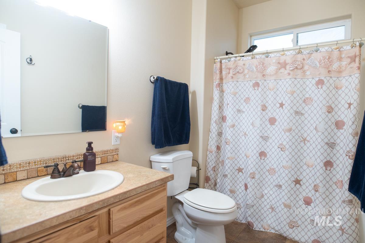 2061 Uehlin Dr, Payette, Idaho 83661, 3 Bedrooms, 2.5 Bathrooms, Residential For Sale, Price $425,000, 98974569