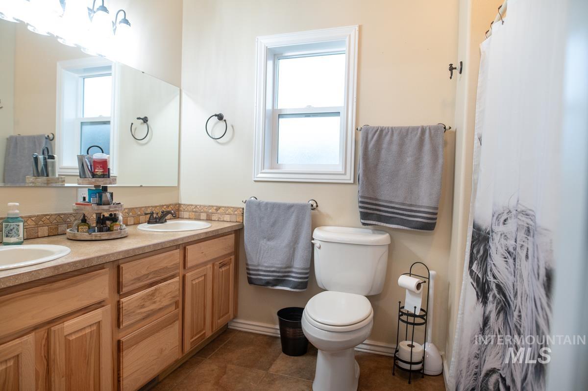 2061 Uehlin Dr, Payette, Idaho 83661, 3 Bedrooms, 2.5 Bathrooms, Residential For Sale, Price $425,000, 98974569