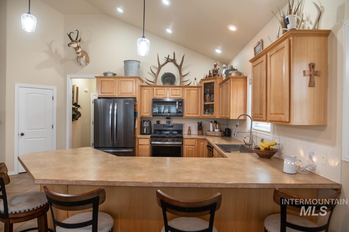 2061 Uehlin Dr, Payette, Idaho 83661, 3 Bedrooms, 2.5 Bathrooms, Residential For Sale, Price $425,000, 98974569