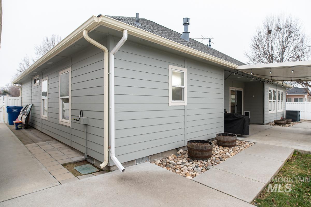 2061 Uehlin Dr, Payette, Idaho 83661, 3 Bedrooms, 2.5 Bathrooms, Residential For Sale, Price $425,000, 98974569