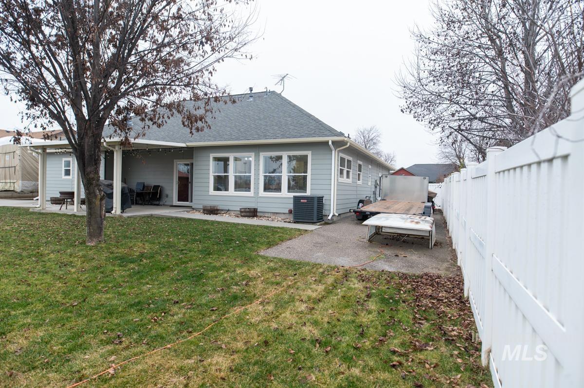 2061 Uehlin Dr, Payette, Idaho 83661, 3 Bedrooms, 2.5 Bathrooms, Residential For Sale, Price $425,000, 98974569